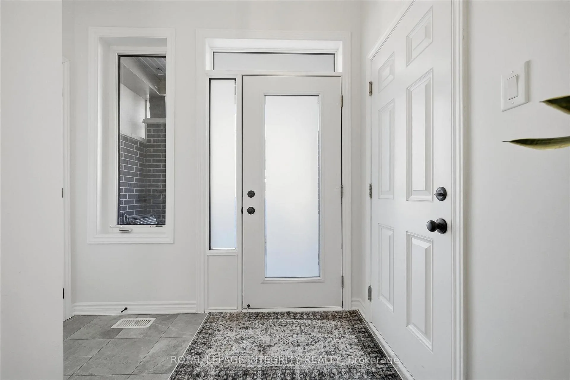 Photo 4 of 589 Catleaf Row, Ottawa, Avalon West — HOMEH