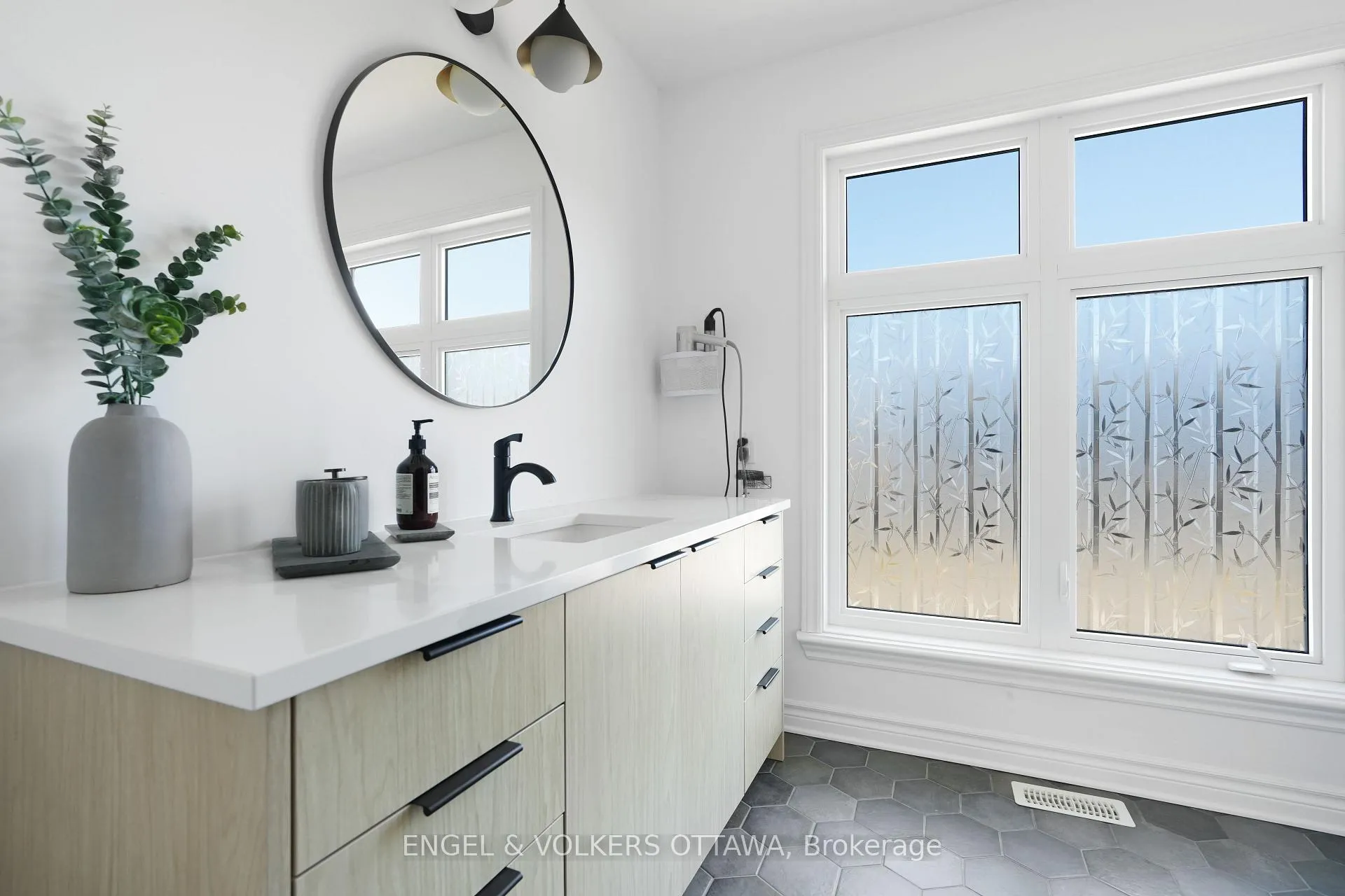 Photo 21 of 62 Canvasback Ridge, Ottawa, Riverside South/Gloucester Glen — HOMEH