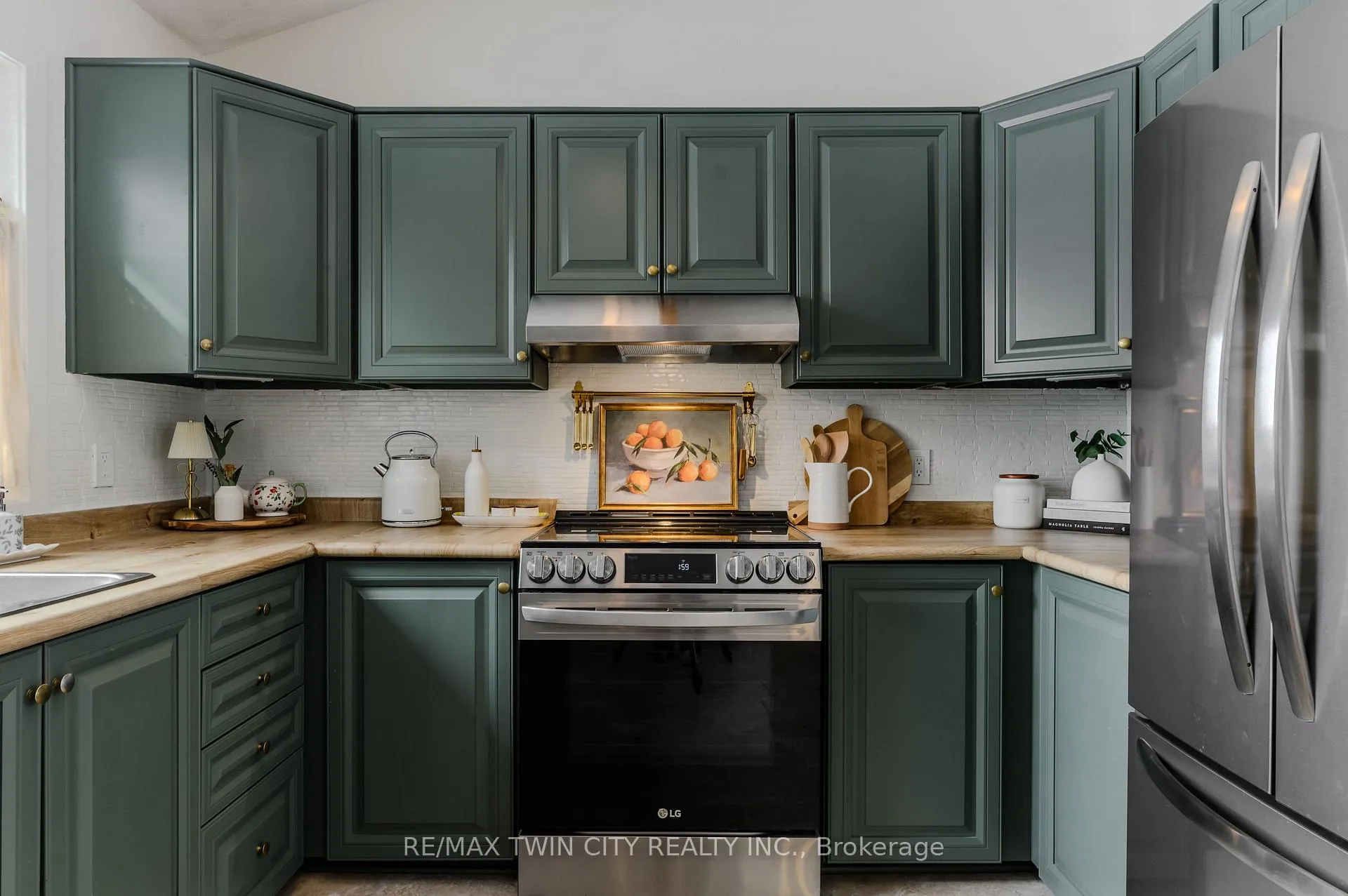 Photo 3 of 60 Curtis Avenue S, Brant, Paris — HOMEH