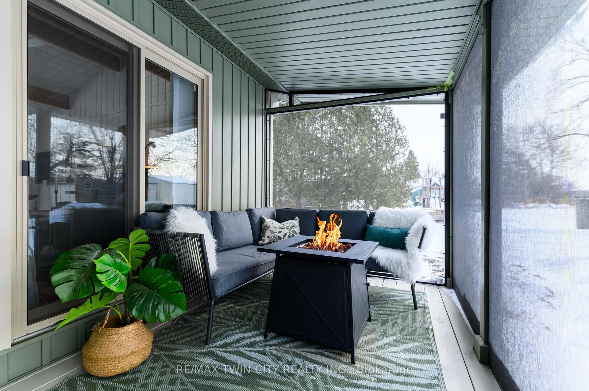 Photo 4 of 60 Curtis Avenue S, Brant, Paris — HOMEH
