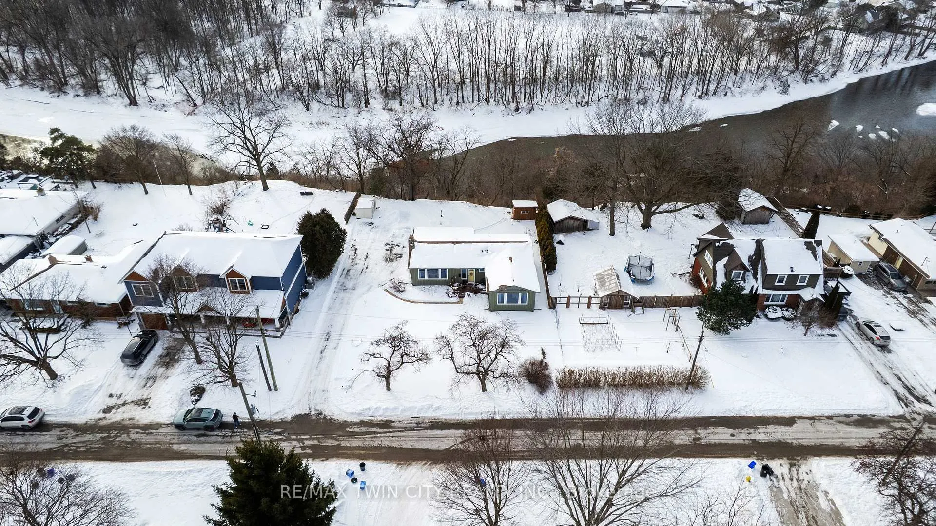 Photo 6 of 60 Curtis Avenue S, Brant, Paris — HOMEH