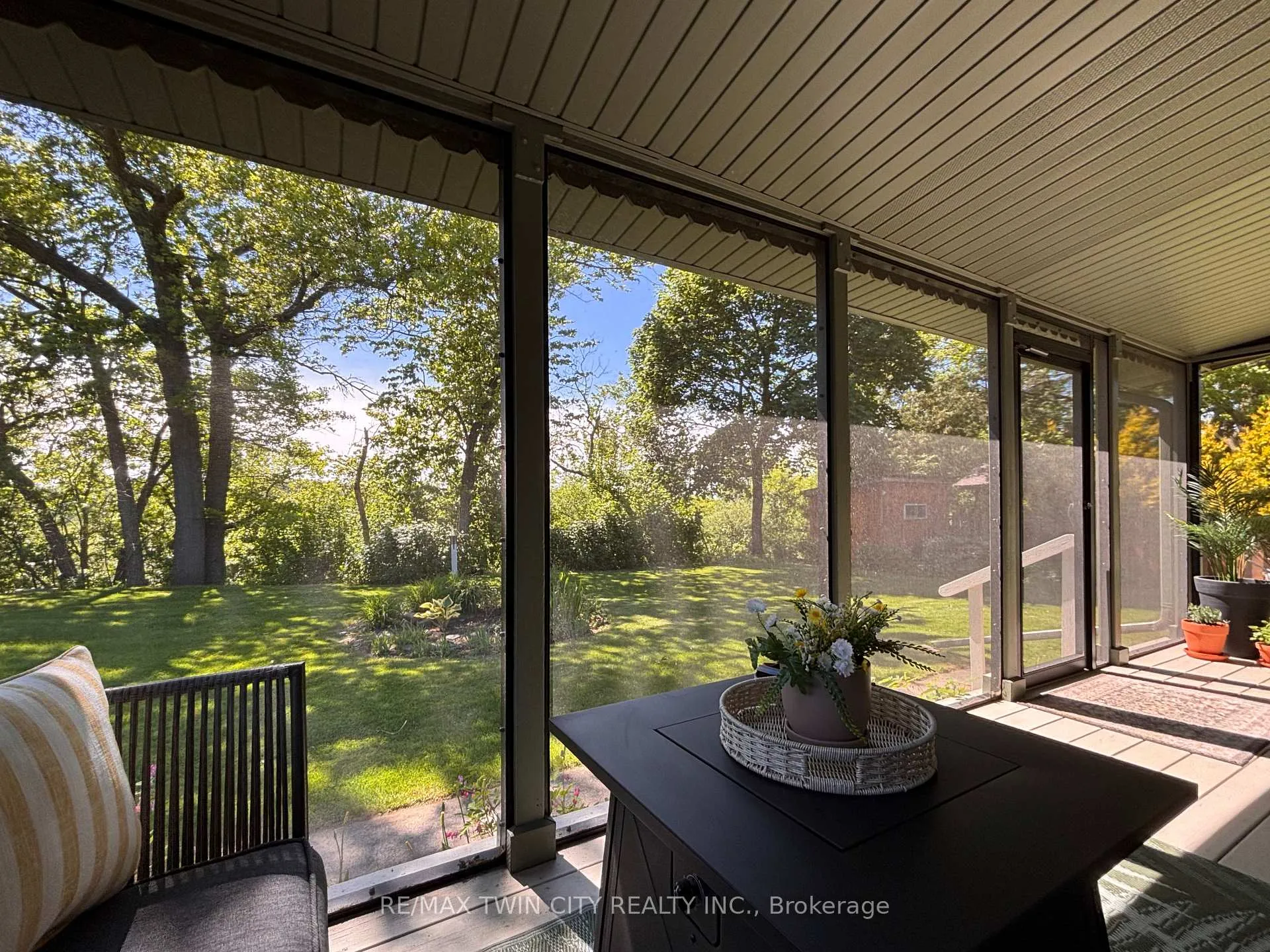 Photo 34 of 60 Curtis Avenue S, Brant, Paris — HOMEH