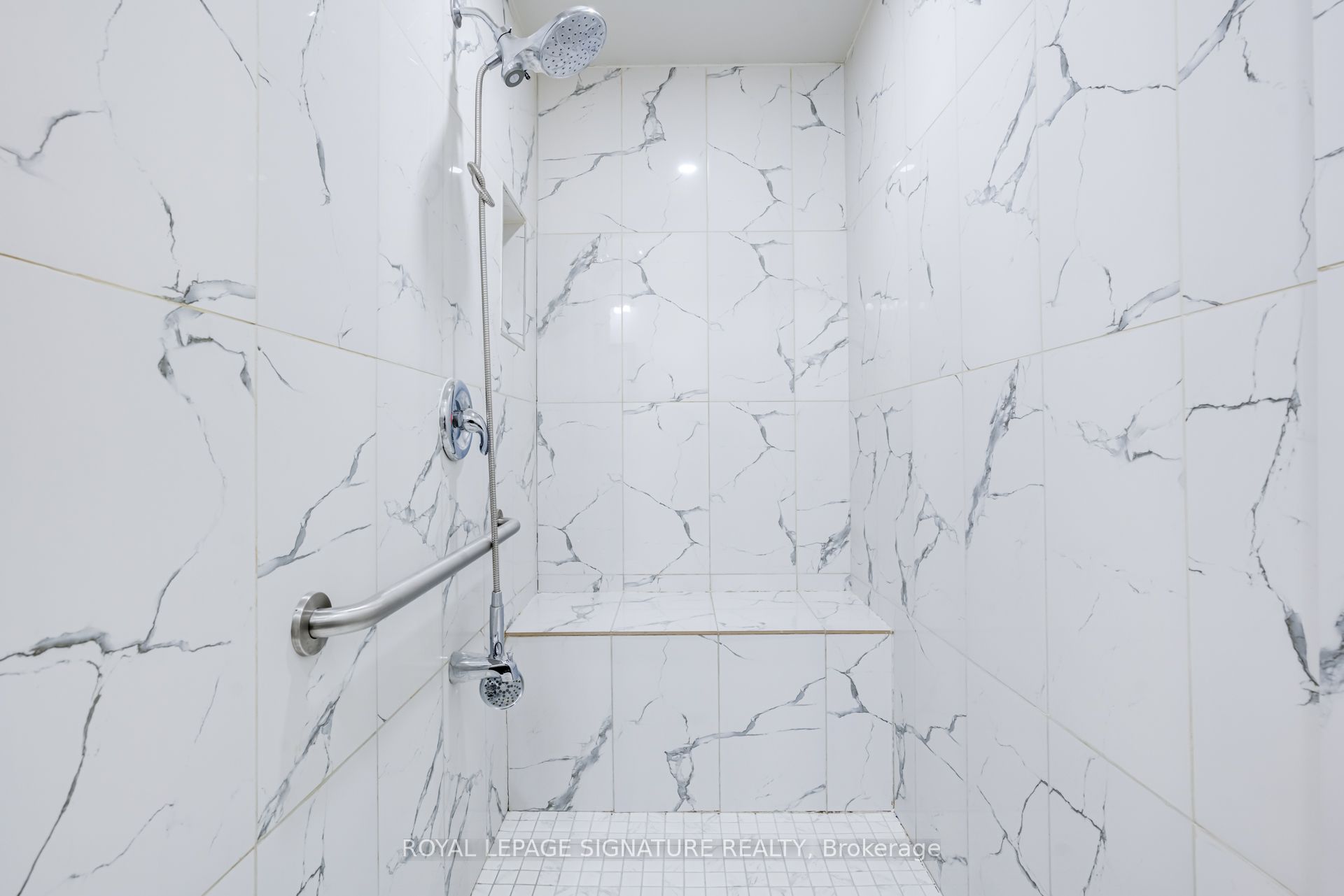 Photo 17 of 20 Watercliff Place, Hamilton, Winona Park — HOMEH