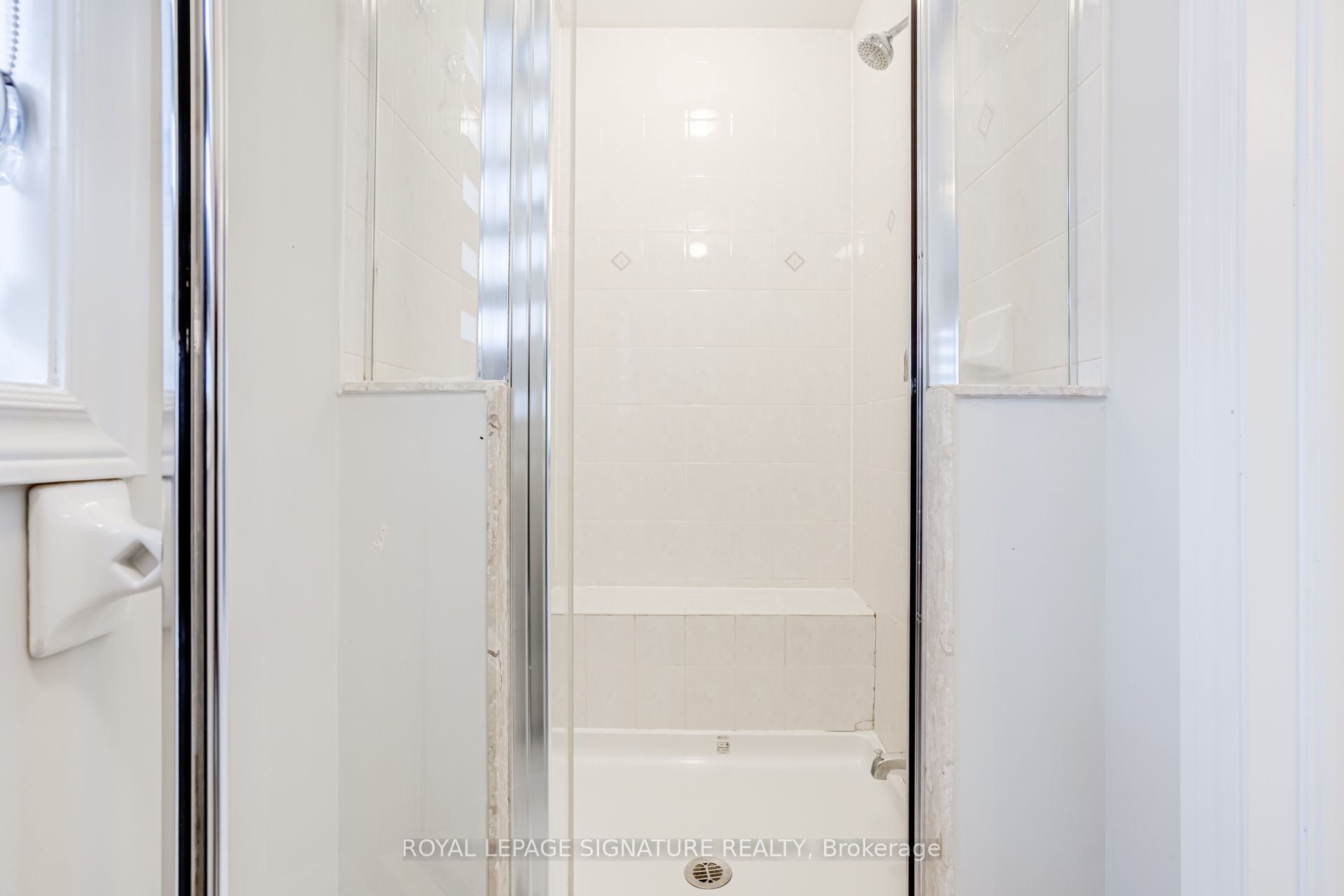 Photo 25 of 20 Watercliff Place, Hamilton, Winona Park — HOMEH