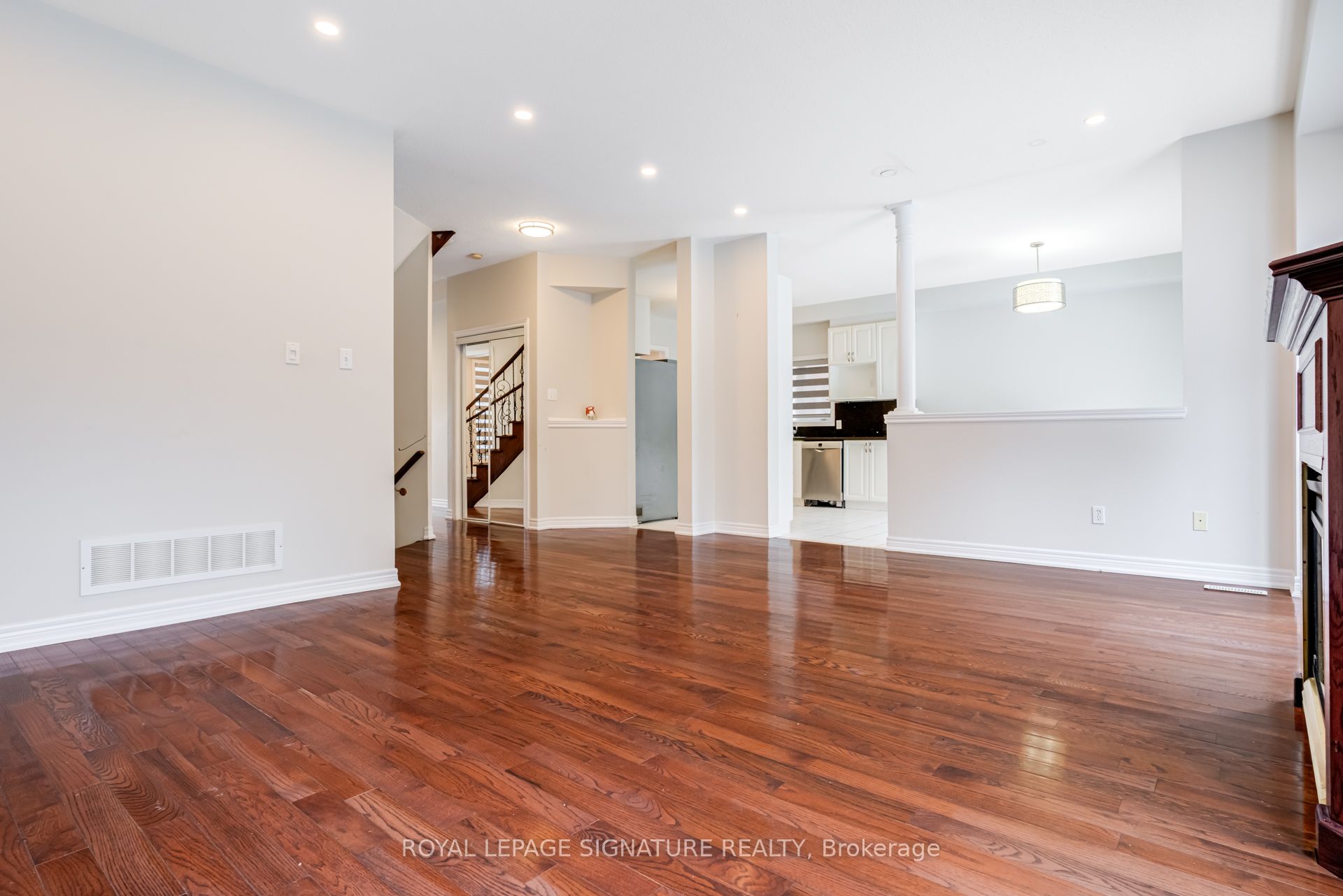 Photo 12 of 20 Watercliff Place, Hamilton, Winona Park — HOMEH