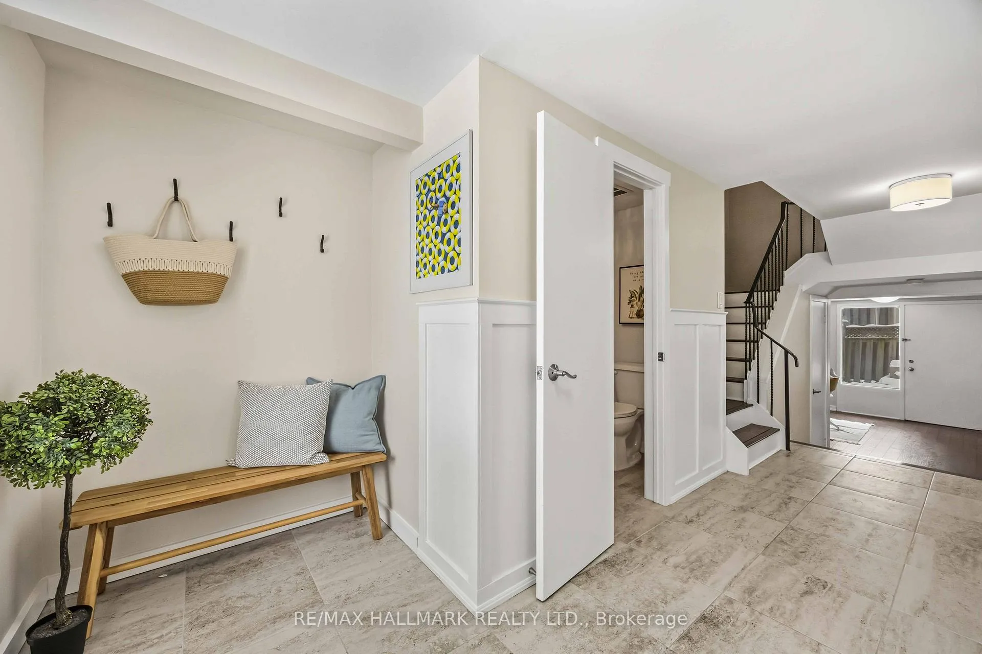 Photo 3 of 5 Poplar Crescent W, Aurora, Aurora Highlands — HOMEH
