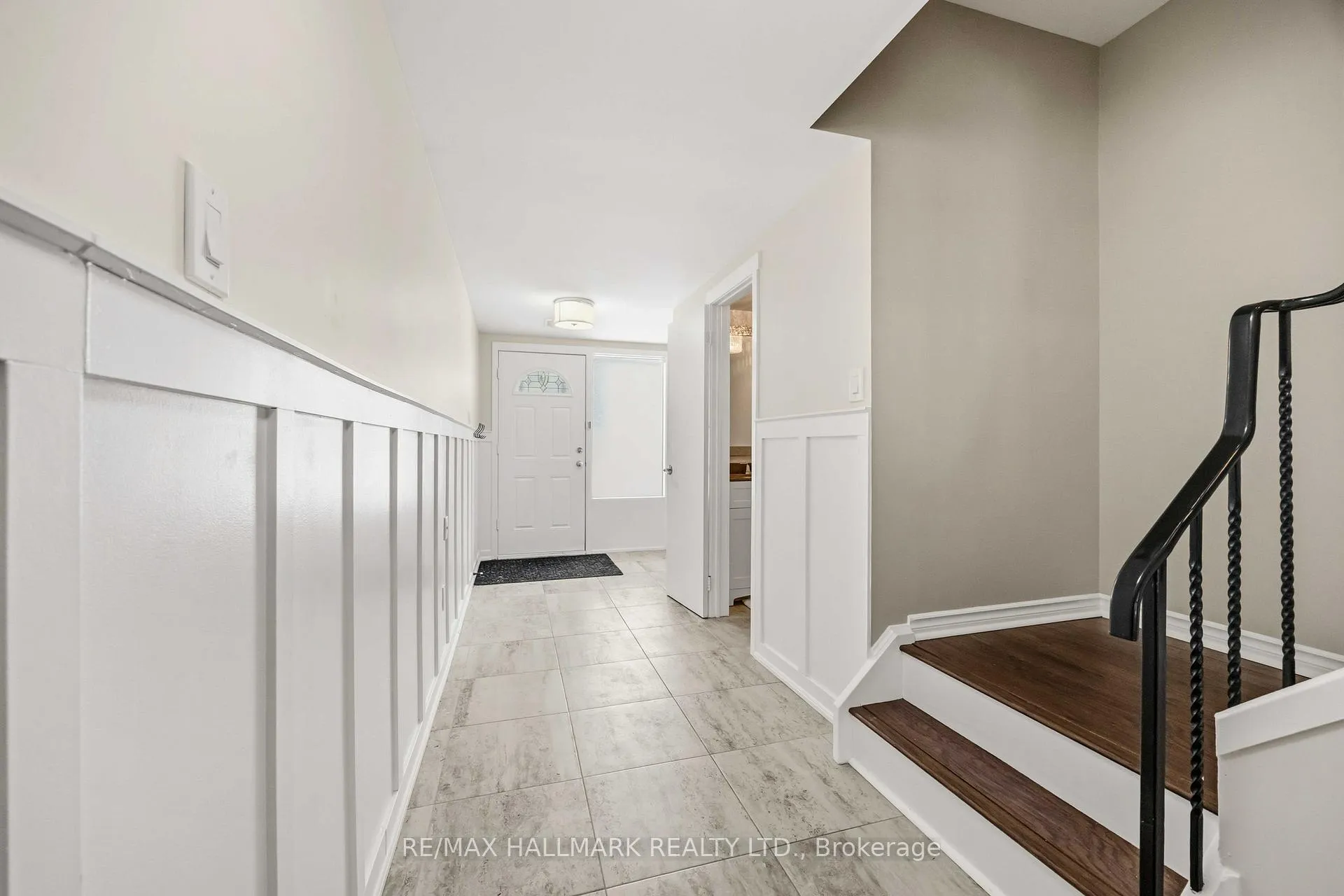 Photo 4 of 5 Poplar Crescent W, Aurora, Aurora Highlands — HOMEH