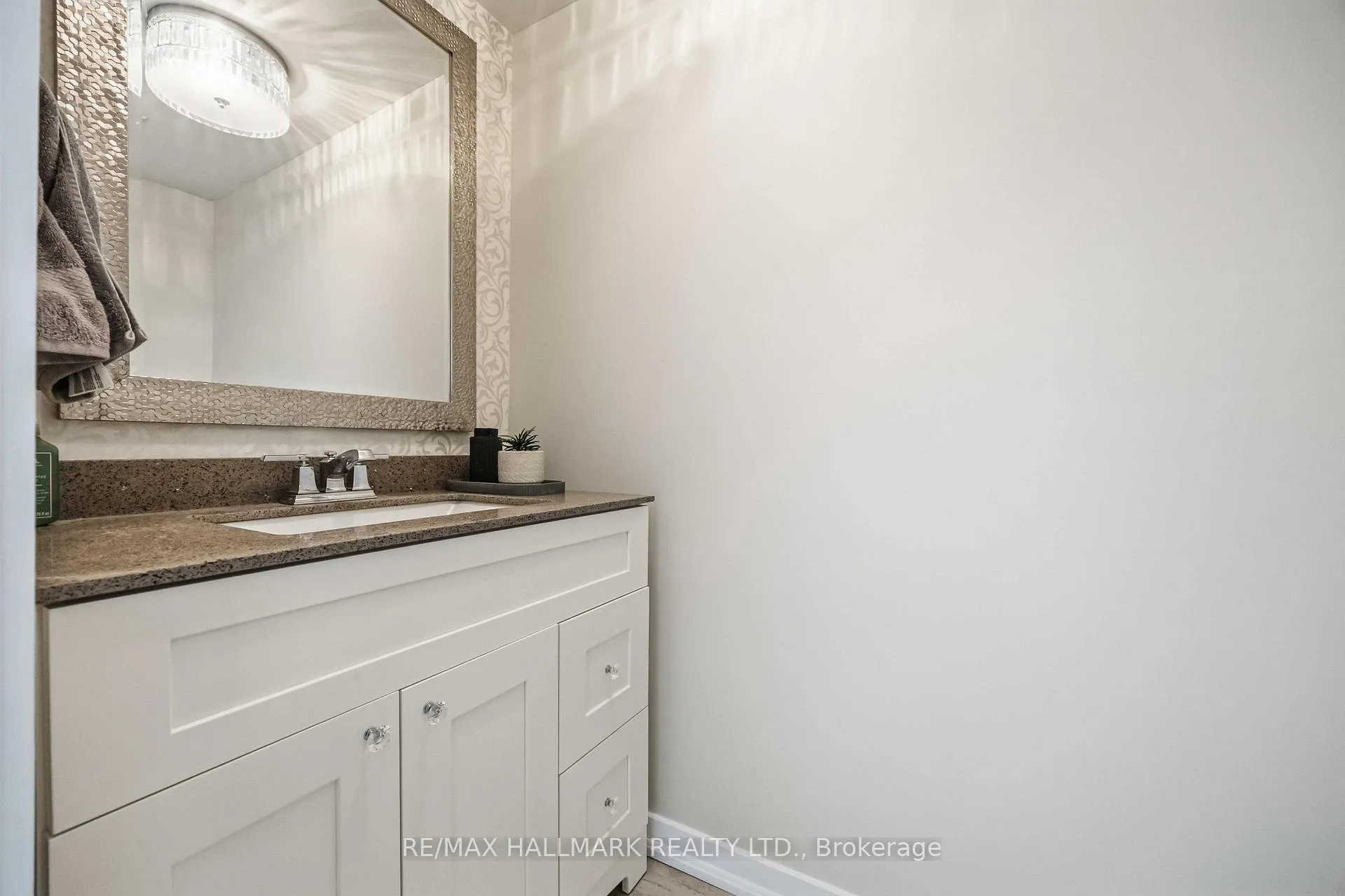 Photo 5 of 5 Poplar Crescent W, Aurora, Aurora Highlands — HOMEH