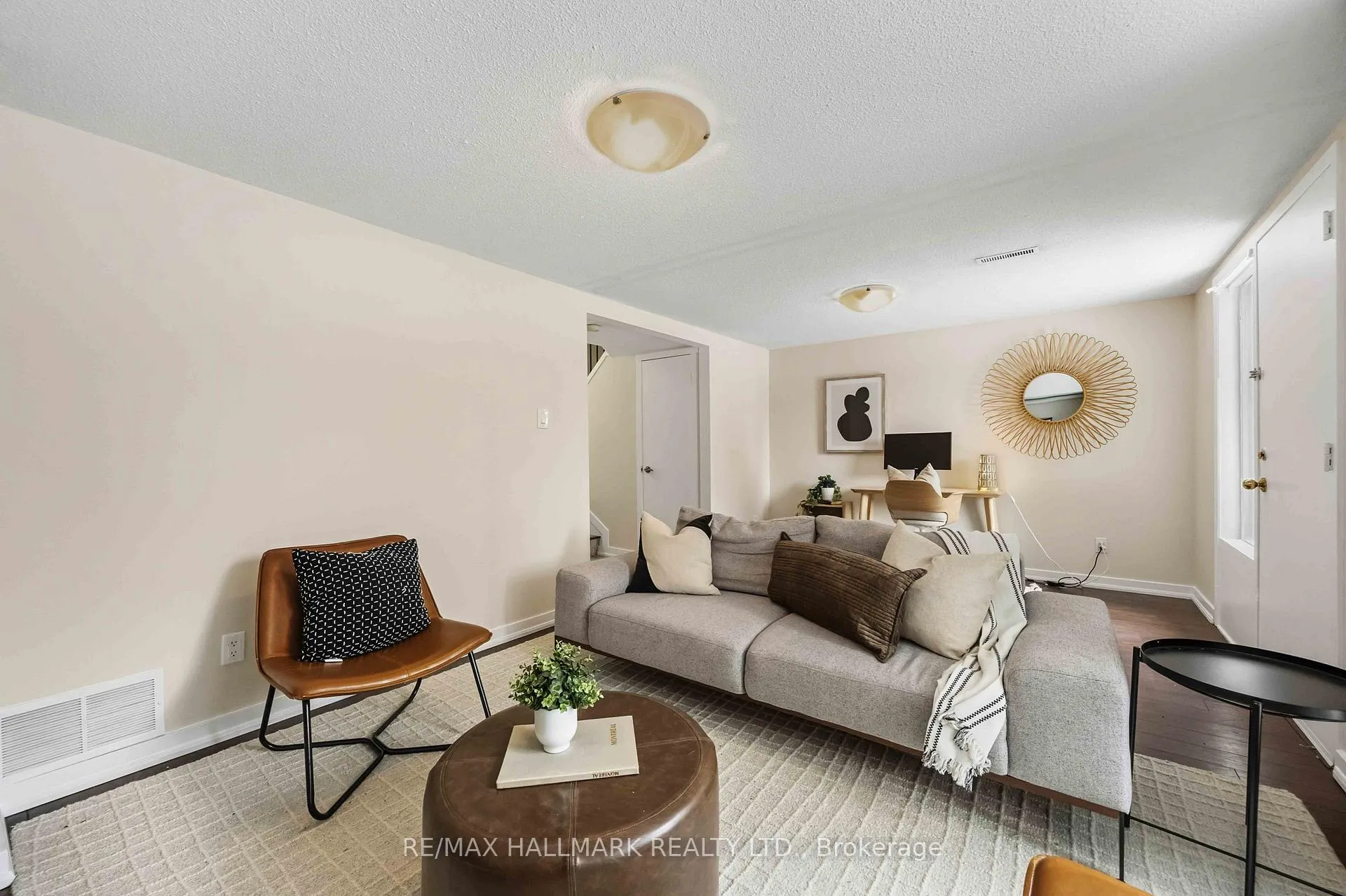 Photo 7 of 5 Poplar Crescent W, Aurora, Aurora Highlands — HOMEH