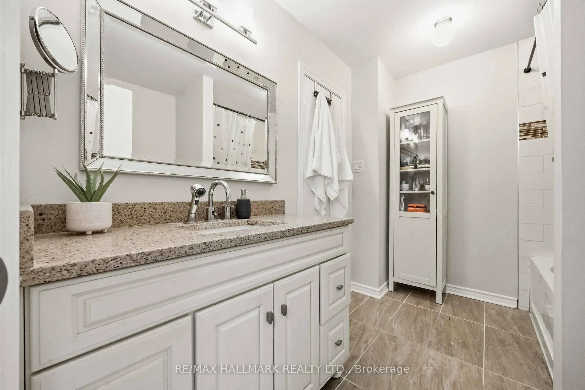 Photo 25 of 5 Poplar Crescent W, Aurora, Aurora Highlands — HOMEH