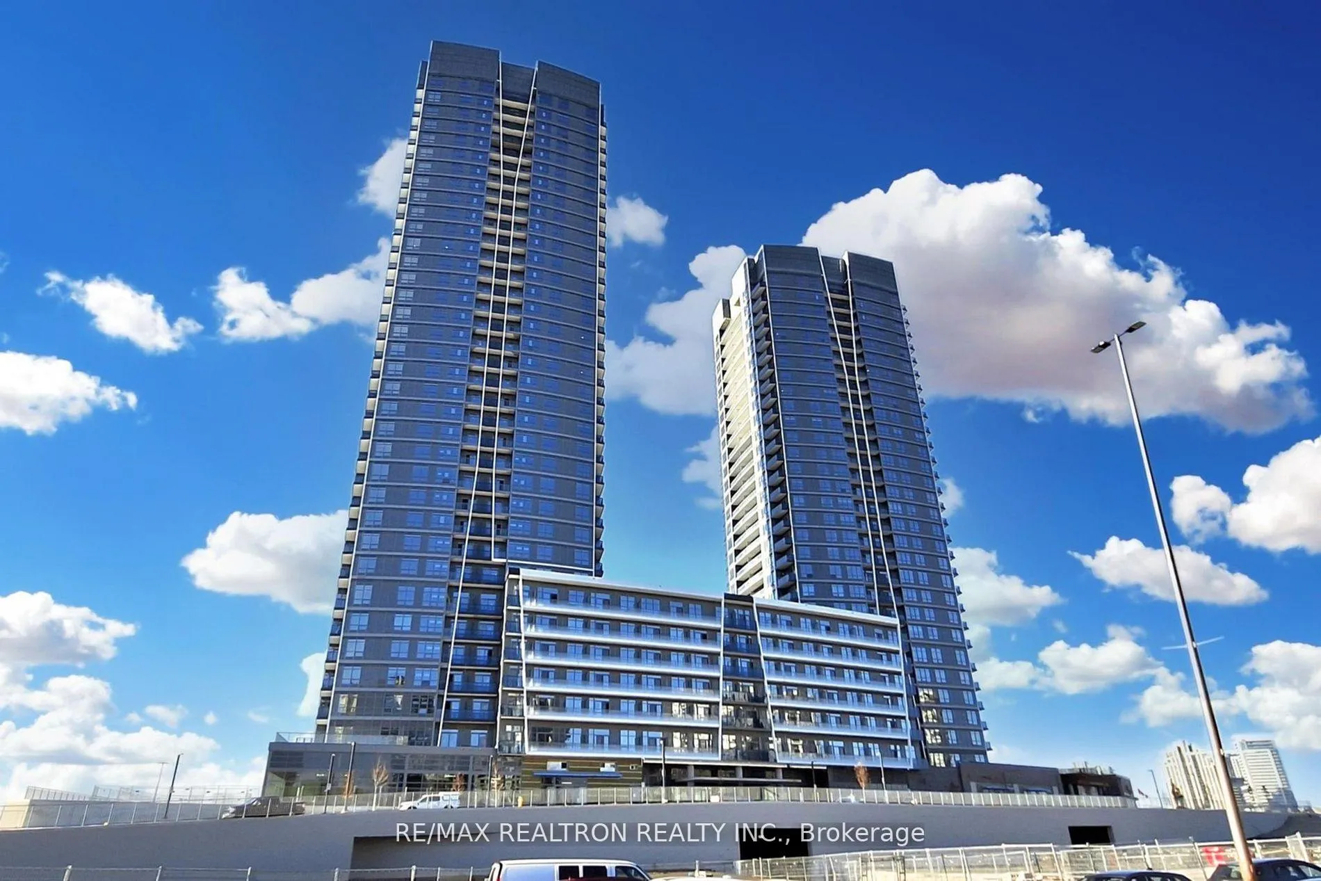 Photo 1 of Unit A-2211, 30 Upper Mall Way, Vaughan, Brownridge — HOMEH