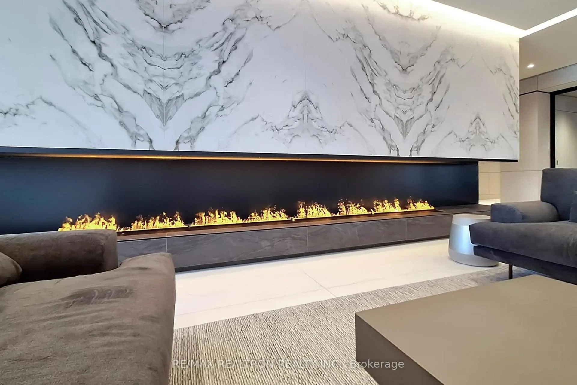Photo 7 of Unit A-2211, 30 Upper Mall Way, Vaughan, Brownridge — HOMEH