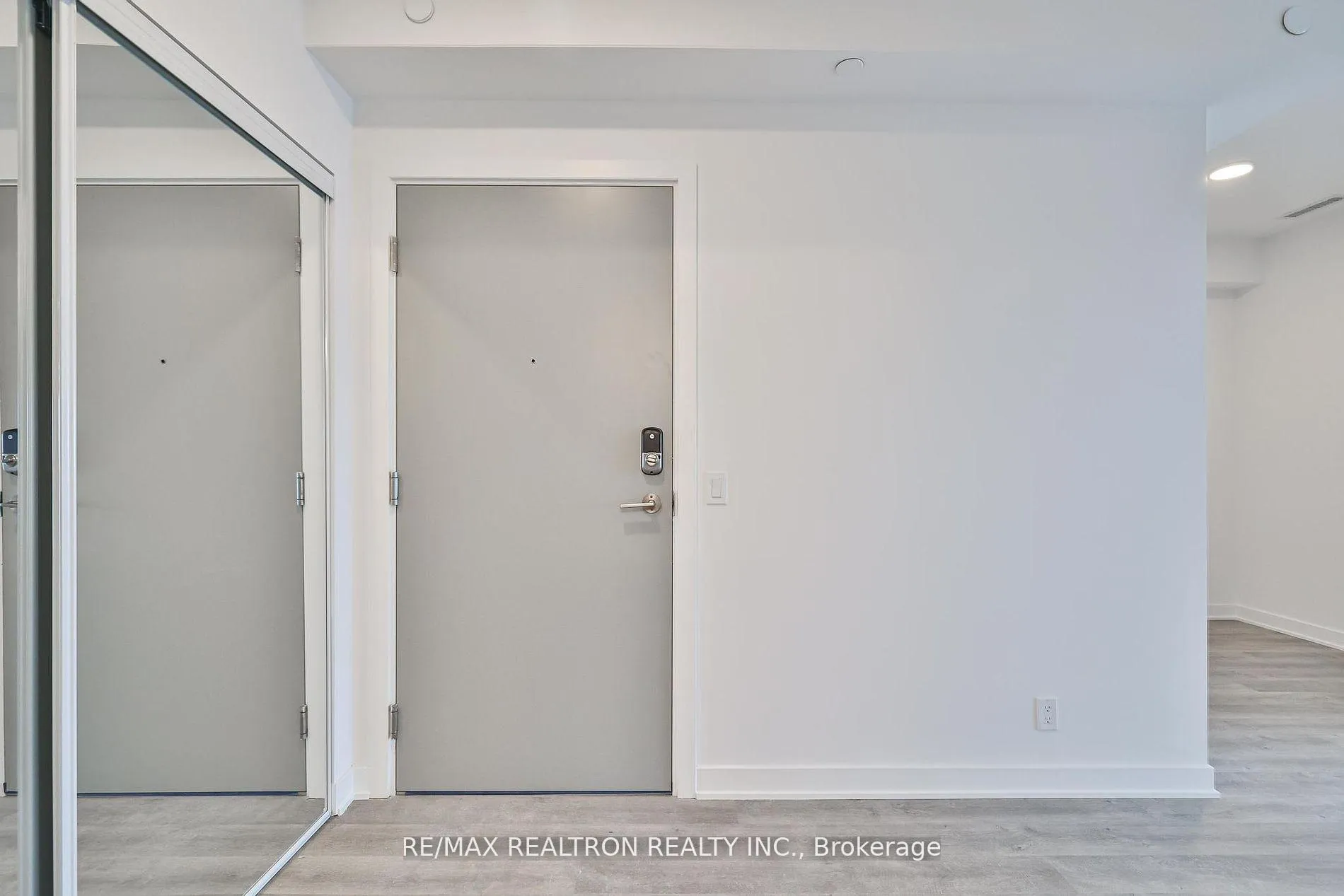 Photo 9 of Unit A-2211, 30 Upper Mall Way, Vaughan, Brownridge — HOMEH