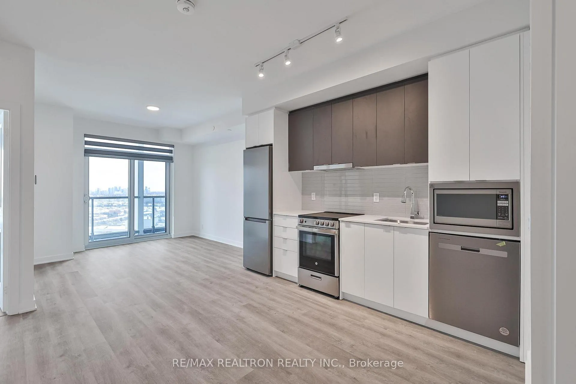 Photo 13 of Unit A-2211, 30 Upper Mall Way, Vaughan, Brownridge — HOMEH