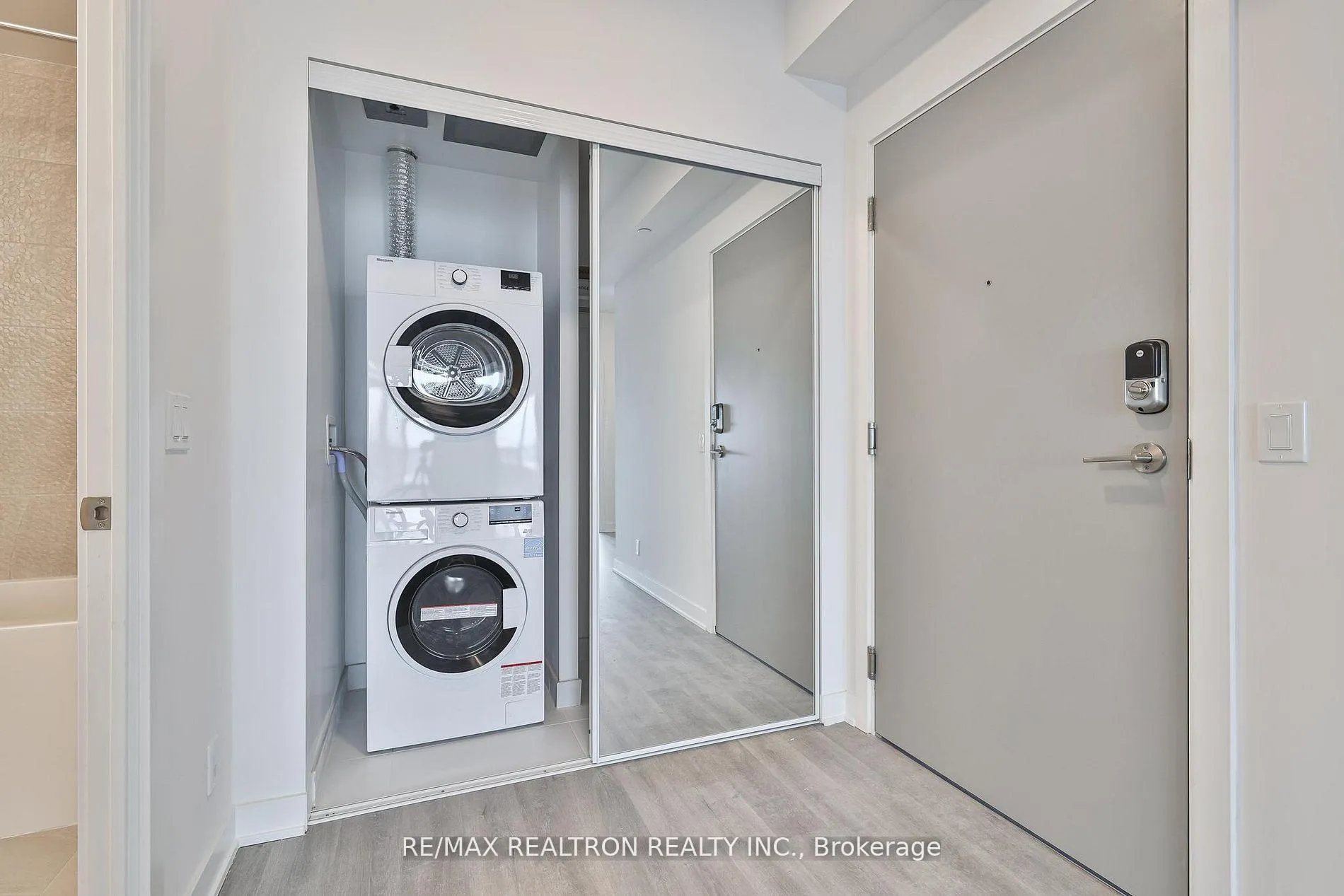 Photo 14 of Unit A-2211, 30 Upper Mall Way, Vaughan, Brownridge — HOMEH