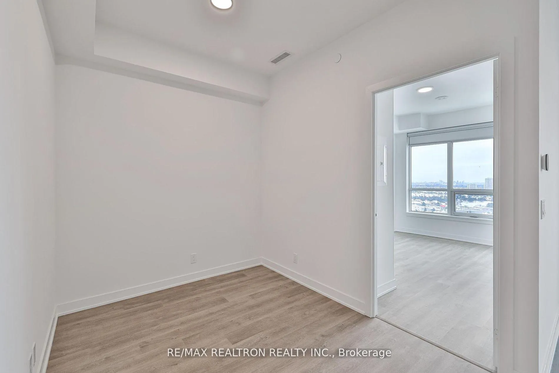 Photo 15 of Unit A-2211, 30 Upper Mall Way, Vaughan, Brownridge — HOMEH