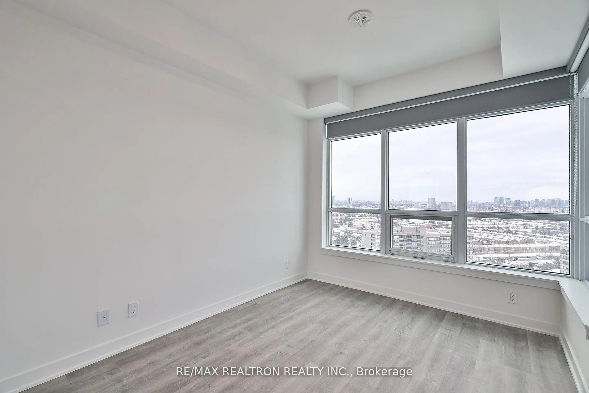 Photo 16 of Unit A-2211, 30 Upper Mall Way, Vaughan, Brownridge — HOMEH