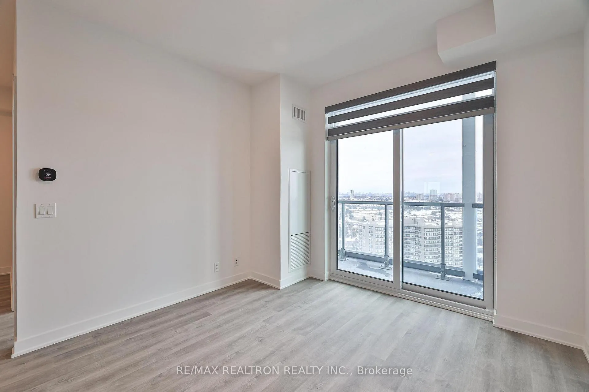 Photo 17 of Unit A-2211, 30 Upper Mall Way, Vaughan, Brownridge — HOMEH
