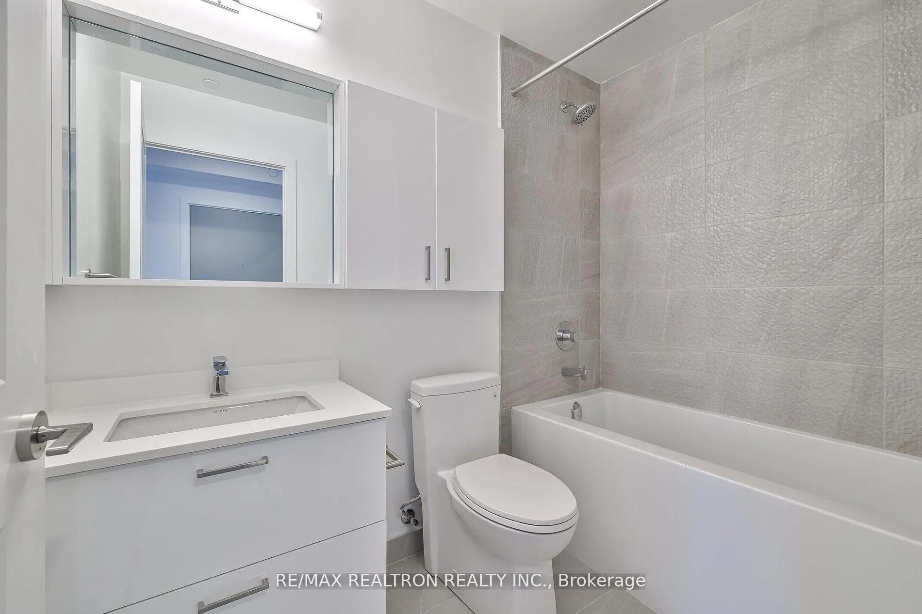 Photo 18 of Unit A-2211, 30 Upper Mall Way, Vaughan, Brownridge — HOMEH