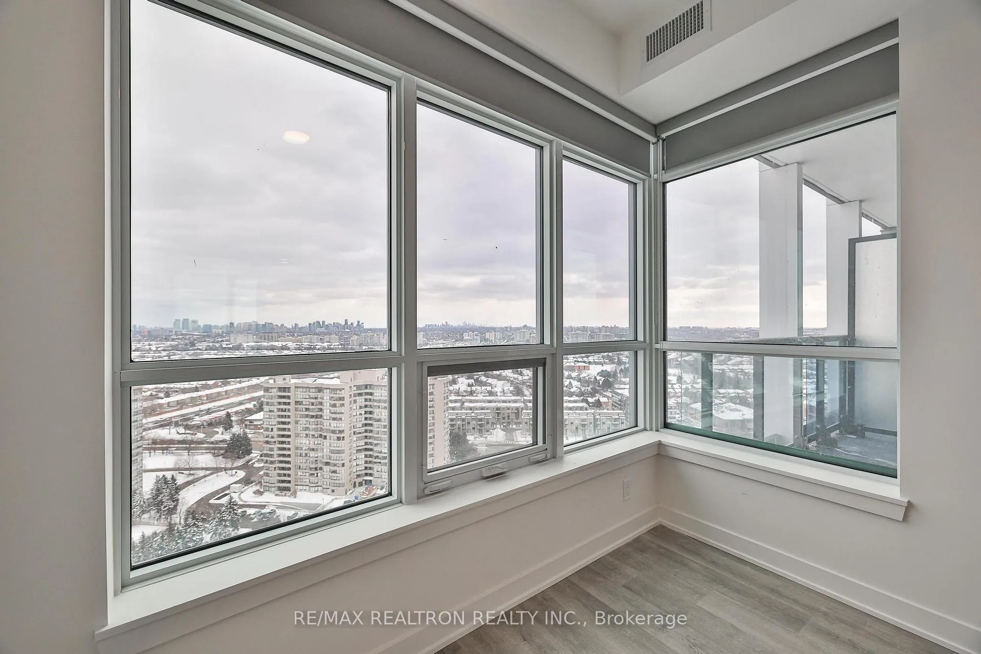 Photo 22 of Unit A-2211, 30 Upper Mall Way, Vaughan, Brownridge — HOMEH
