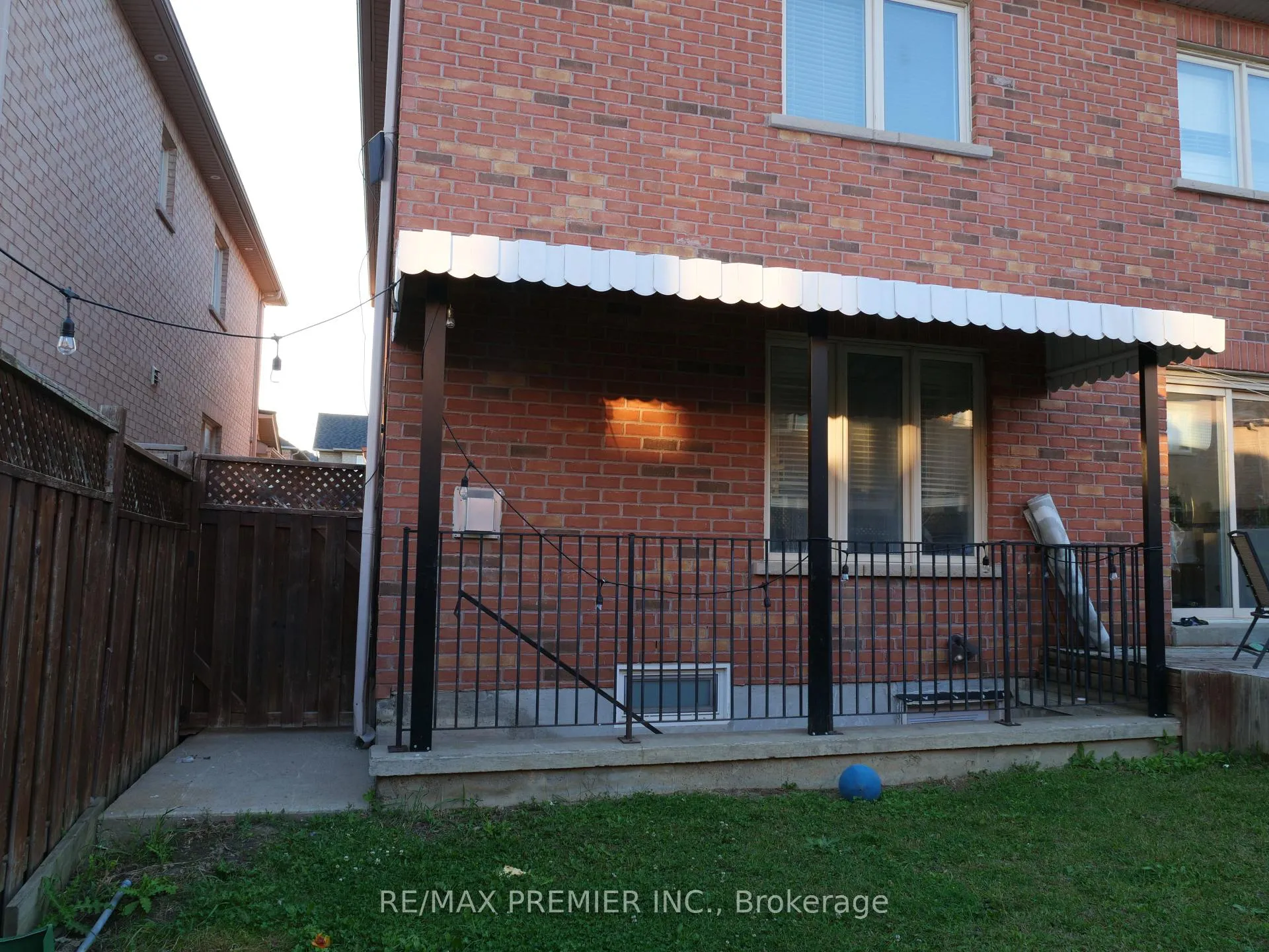Photo 2 of 19 Blazing Star Dr., Brampton, Sandringham-Wellington — HOMEH
