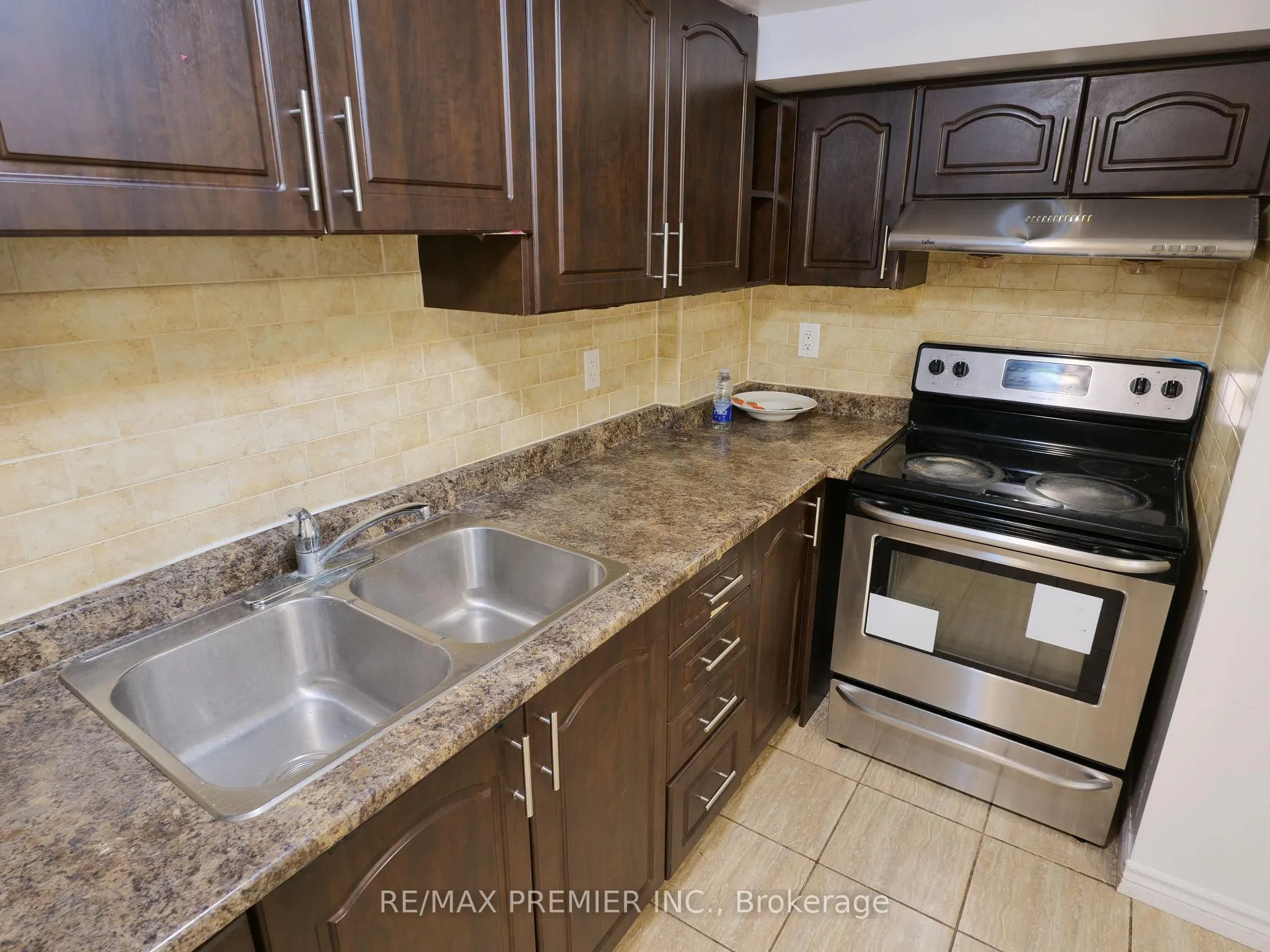 Photo 6 of 19 Blazing Star Dr., Brampton, Sandringham-Wellington — HOMEH