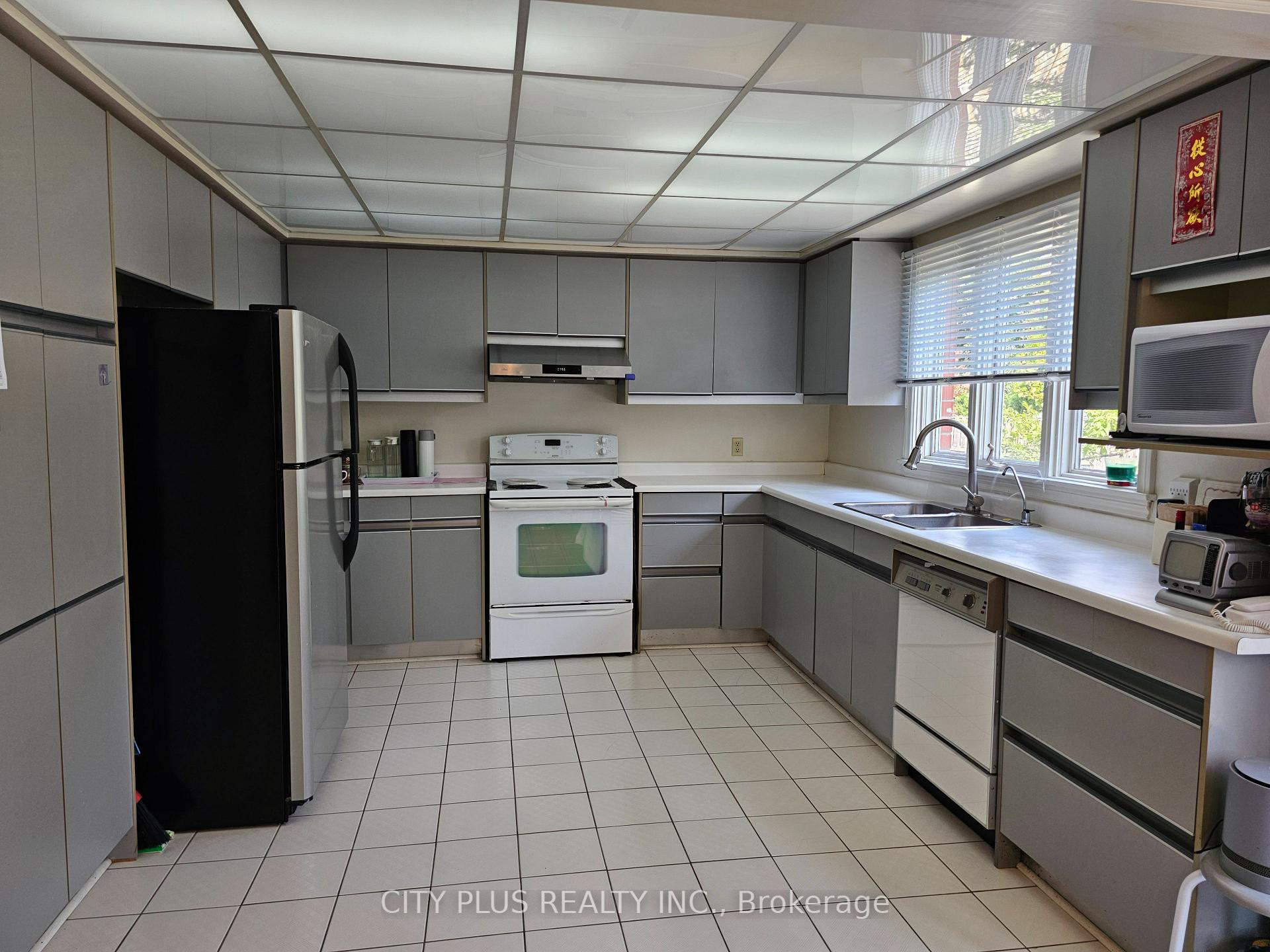 Photo 4 of 529 Village Parkway, Markham, Unionville — HOMEH