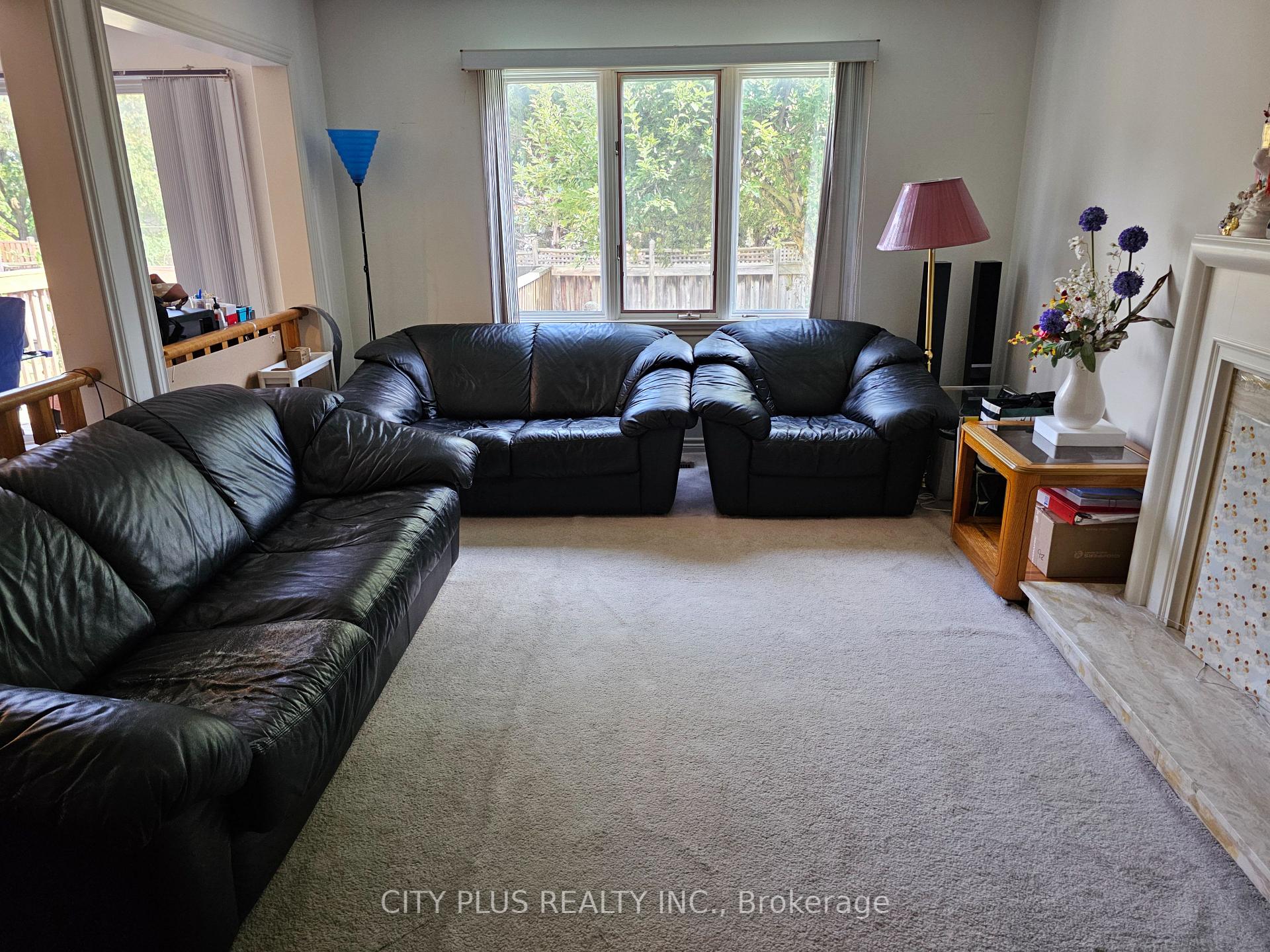 Photo 5 of 529 Village Parkway, Markham, Unionville — HOMEH
