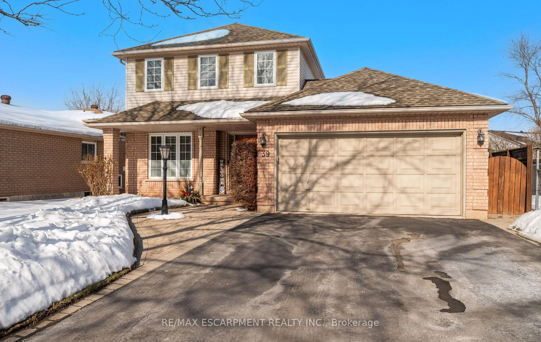 Front of 39 Colonial Crescent