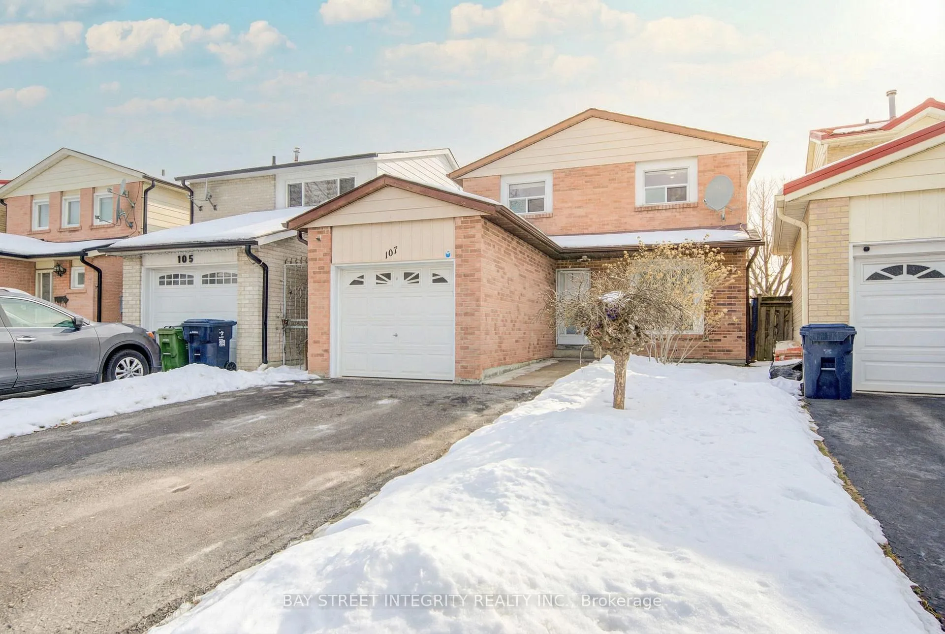 Photo 2 of 107 Autumn Glen Circle, Etobicoke, West Humber-Clairville — HOMEH