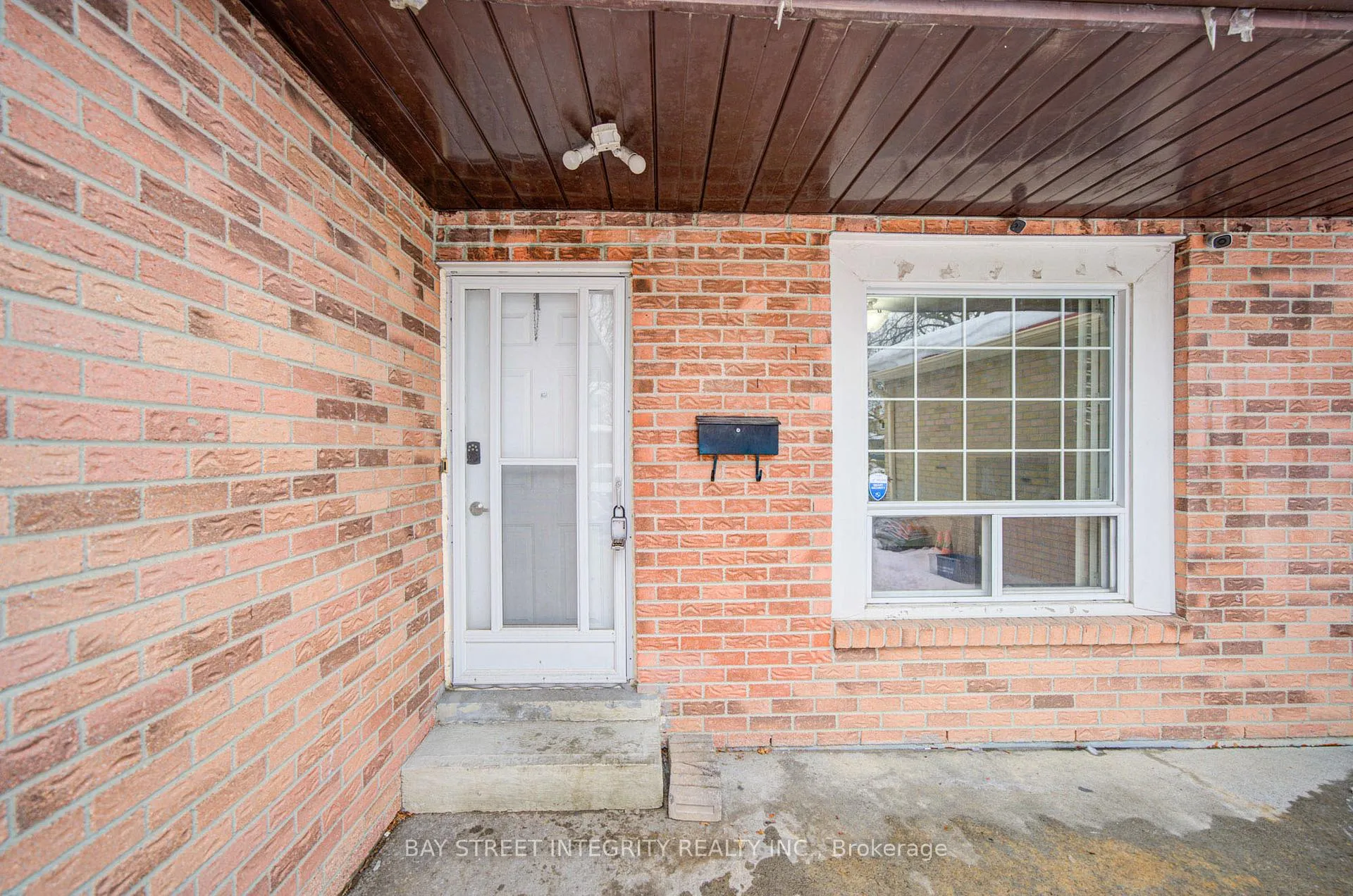 Photo 3 of 107 Autumn Glen Circle, Etobicoke, West Humber-Clairville — HOMEH