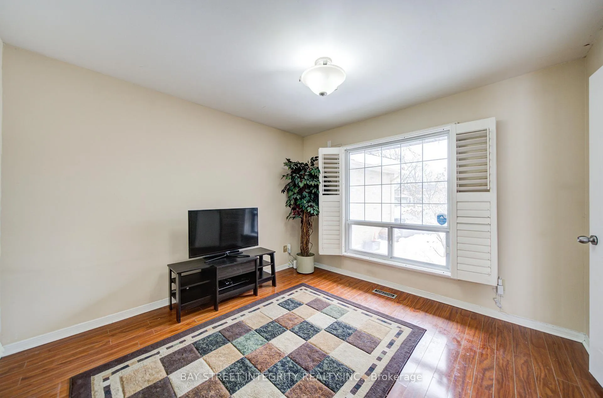 Photo 4 of 107 Autumn Glen Circle, Etobicoke, West Humber-Clairville — HOMEH