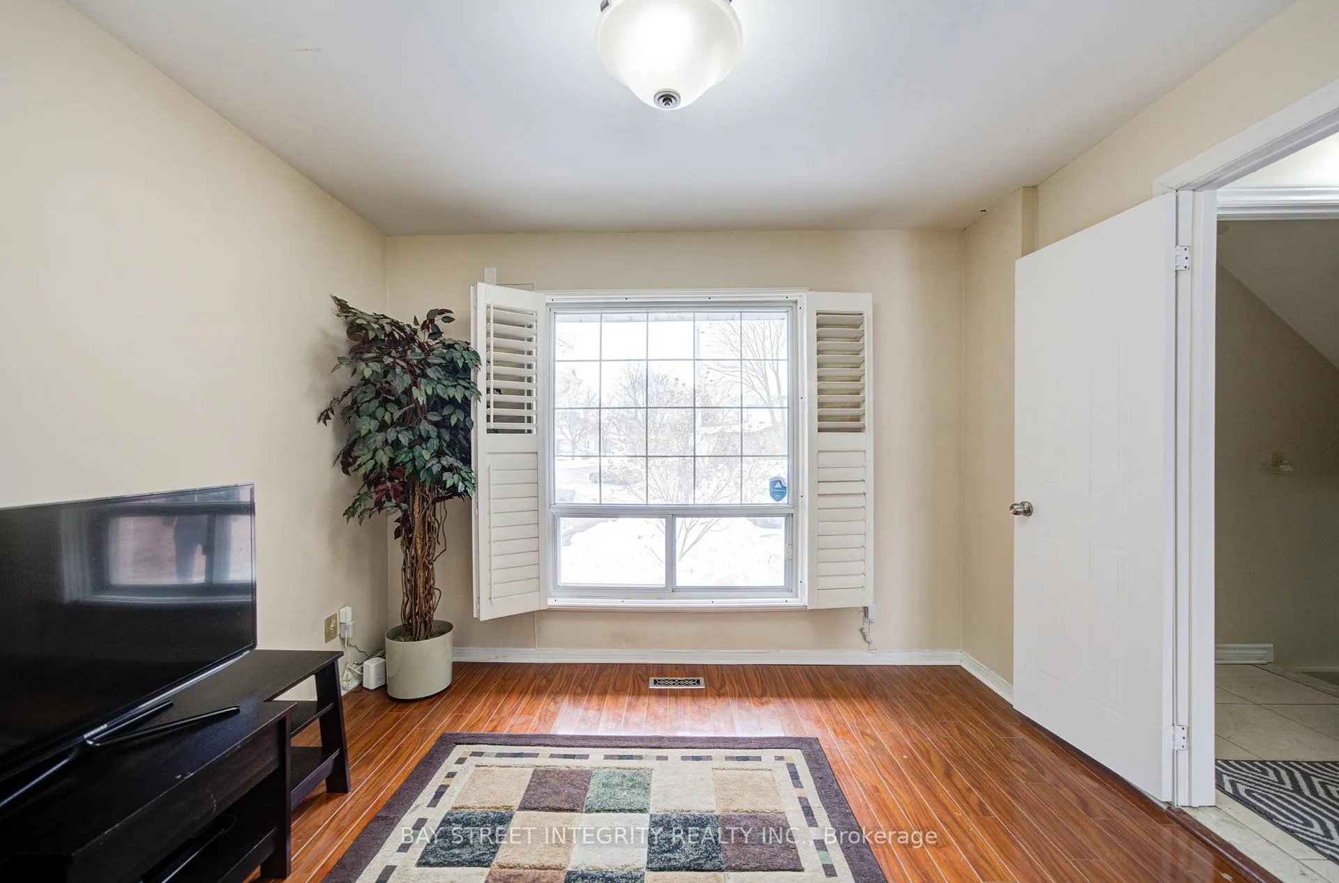 Photo 5 of 107 Autumn Glen Circle, Etobicoke, West Humber-Clairville — HOMEH
