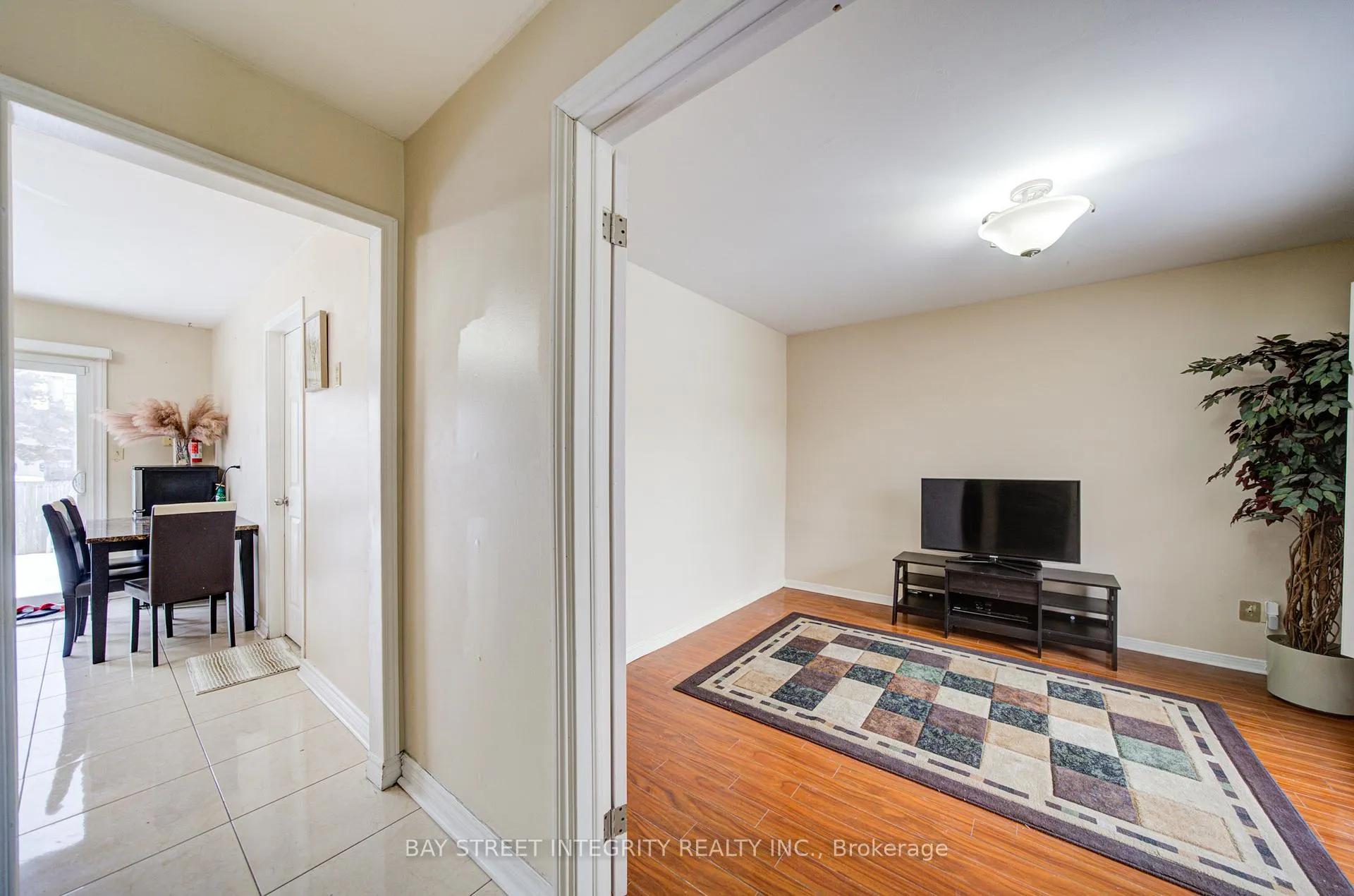 Photo 6 of 107 Autumn Glen Circle, Etobicoke, West Humber-Clairville — HOMEH