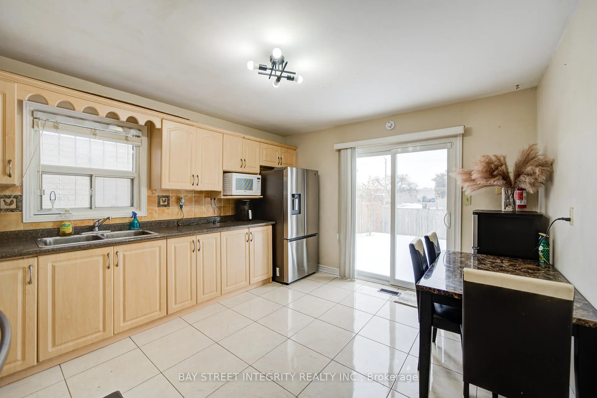 Photo 7 of 107 Autumn Glen Circle, Etobicoke, West Humber-Clairville — HOMEH