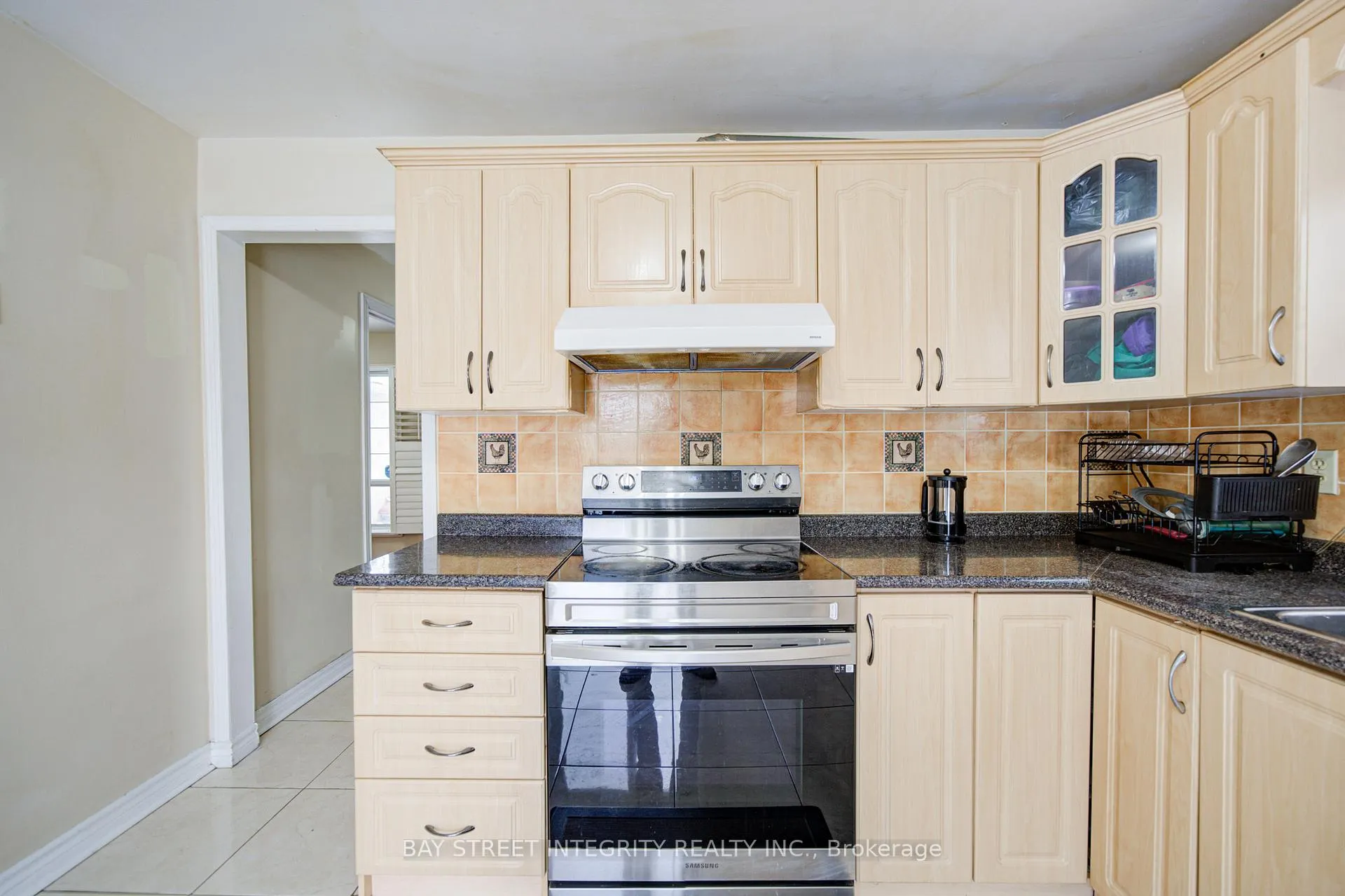Photo 9 of 107 Autumn Glen Circle, Etobicoke, West Humber-Clairville — HOMEH