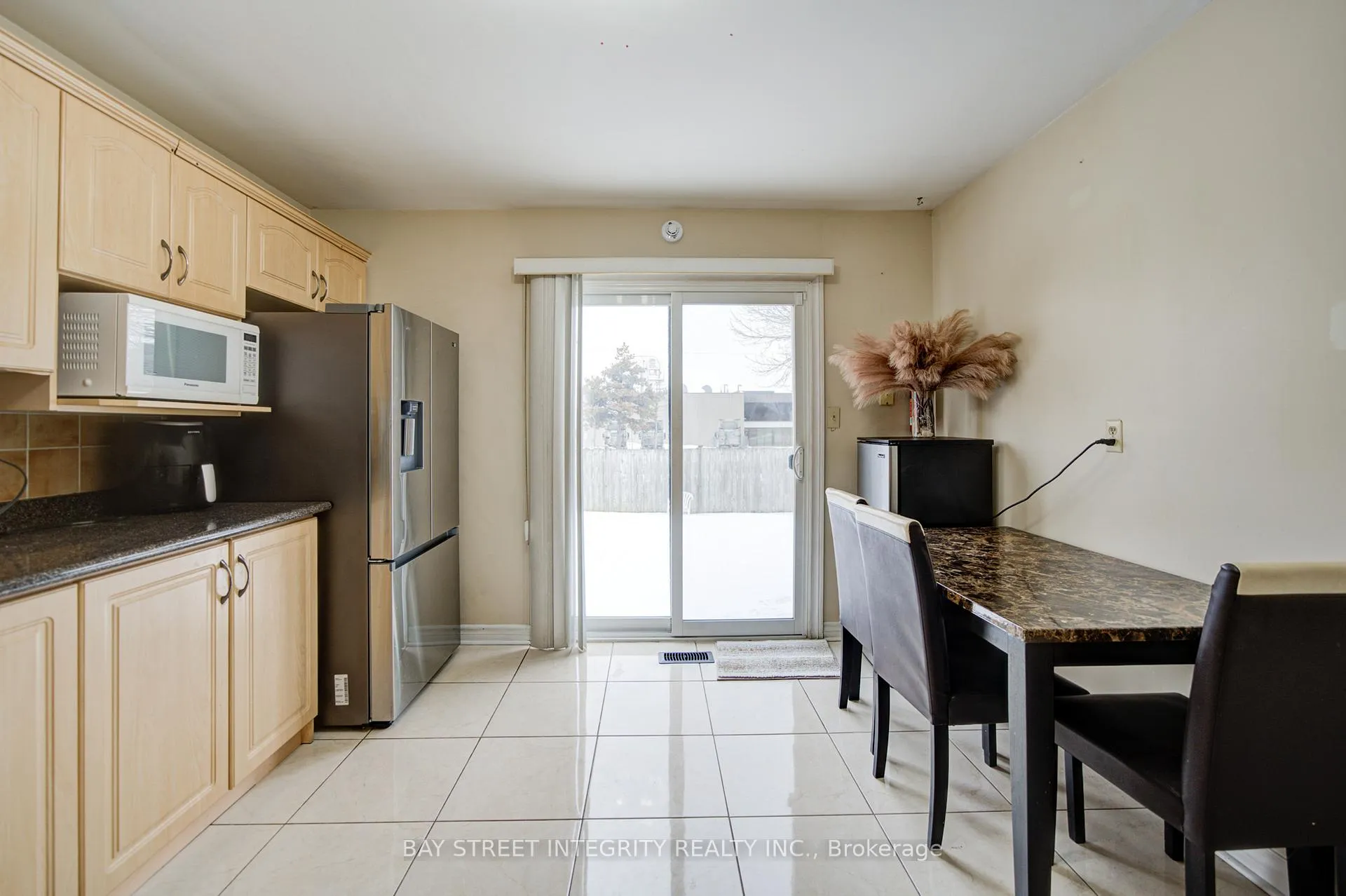 Photo 11 of 107 Autumn Glen Circle, Etobicoke, West Humber-Clairville — HOMEH
