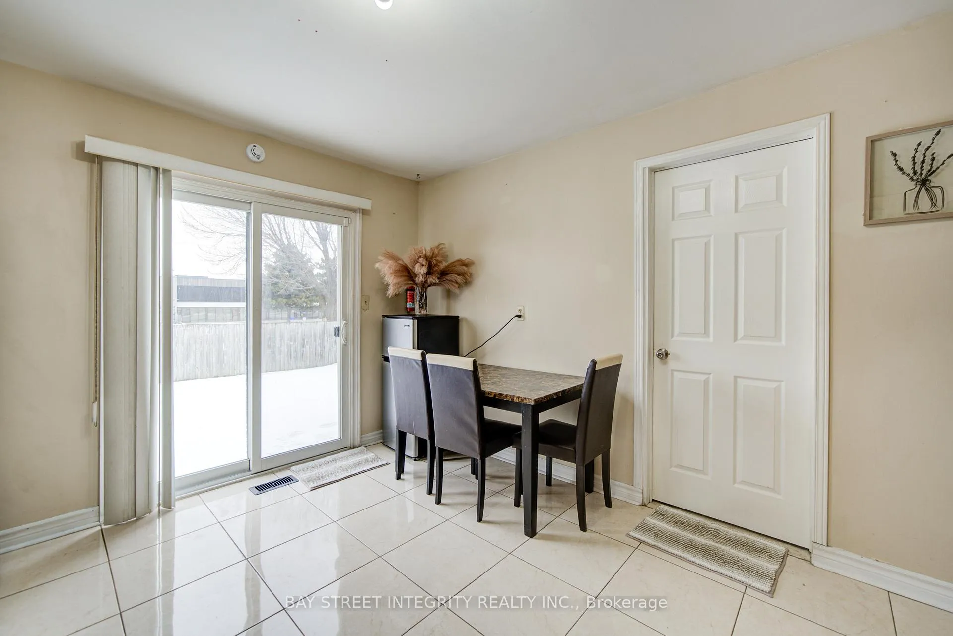 Photo 12 of 107 Autumn Glen Circle, Etobicoke, West Humber-Clairville — HOMEH