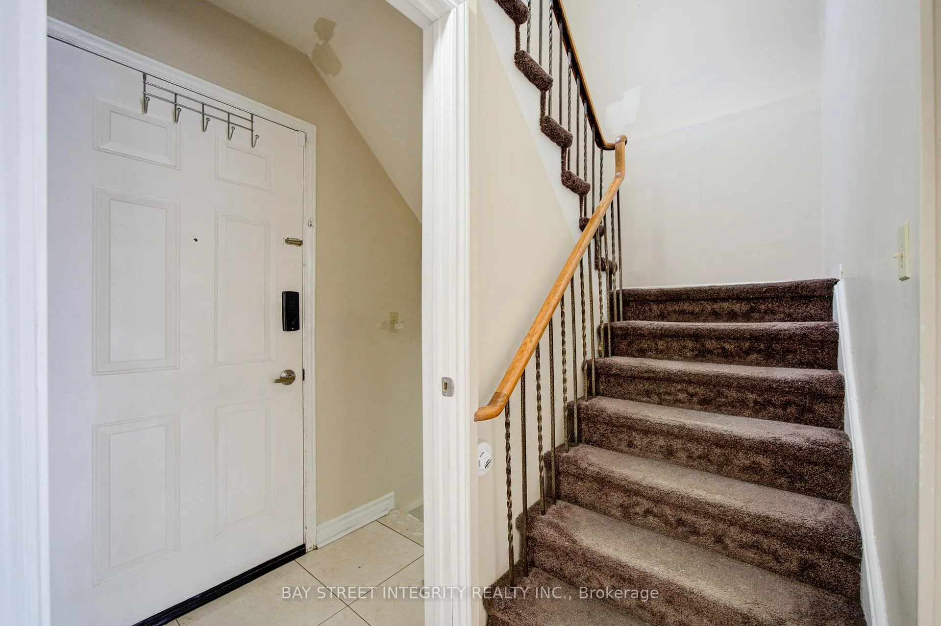 Photo 14 of 107 Autumn Glen Circle, Etobicoke, West Humber-Clairville — HOMEH