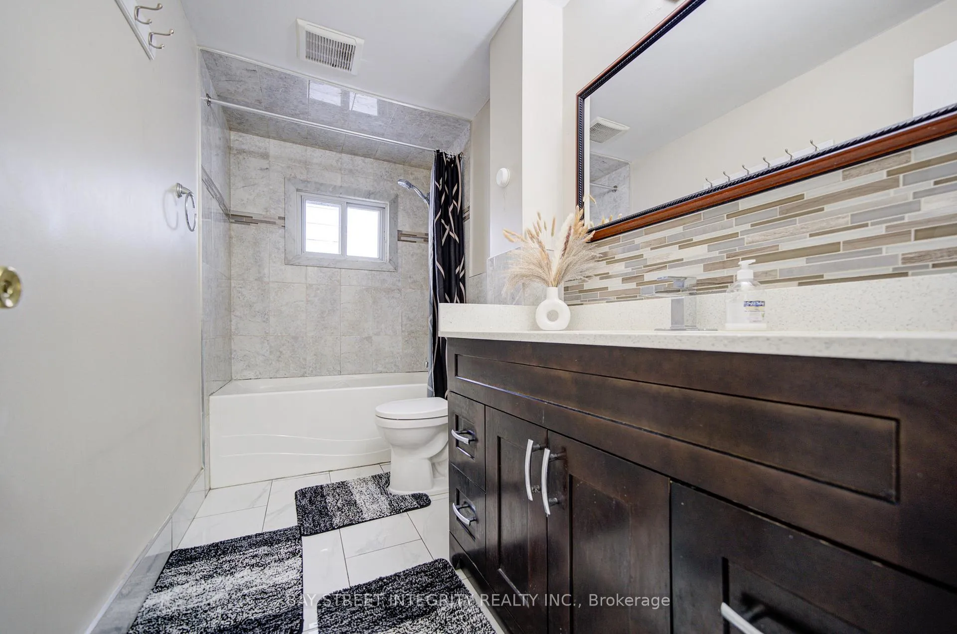 Photo 20 of 107 Autumn Glen Circle, Etobicoke, West Humber-Clairville — HOMEH