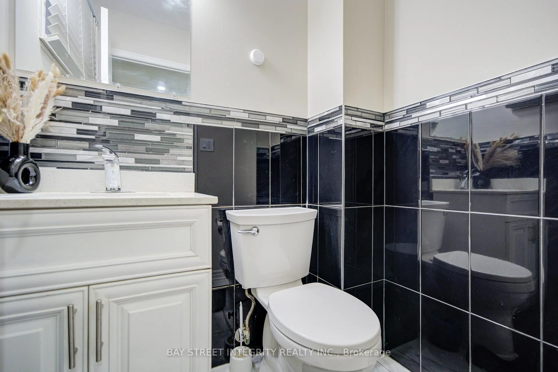 Photo 21 of 107 Autumn Glen Circle, Etobicoke, West Humber-Clairville — HOMEH