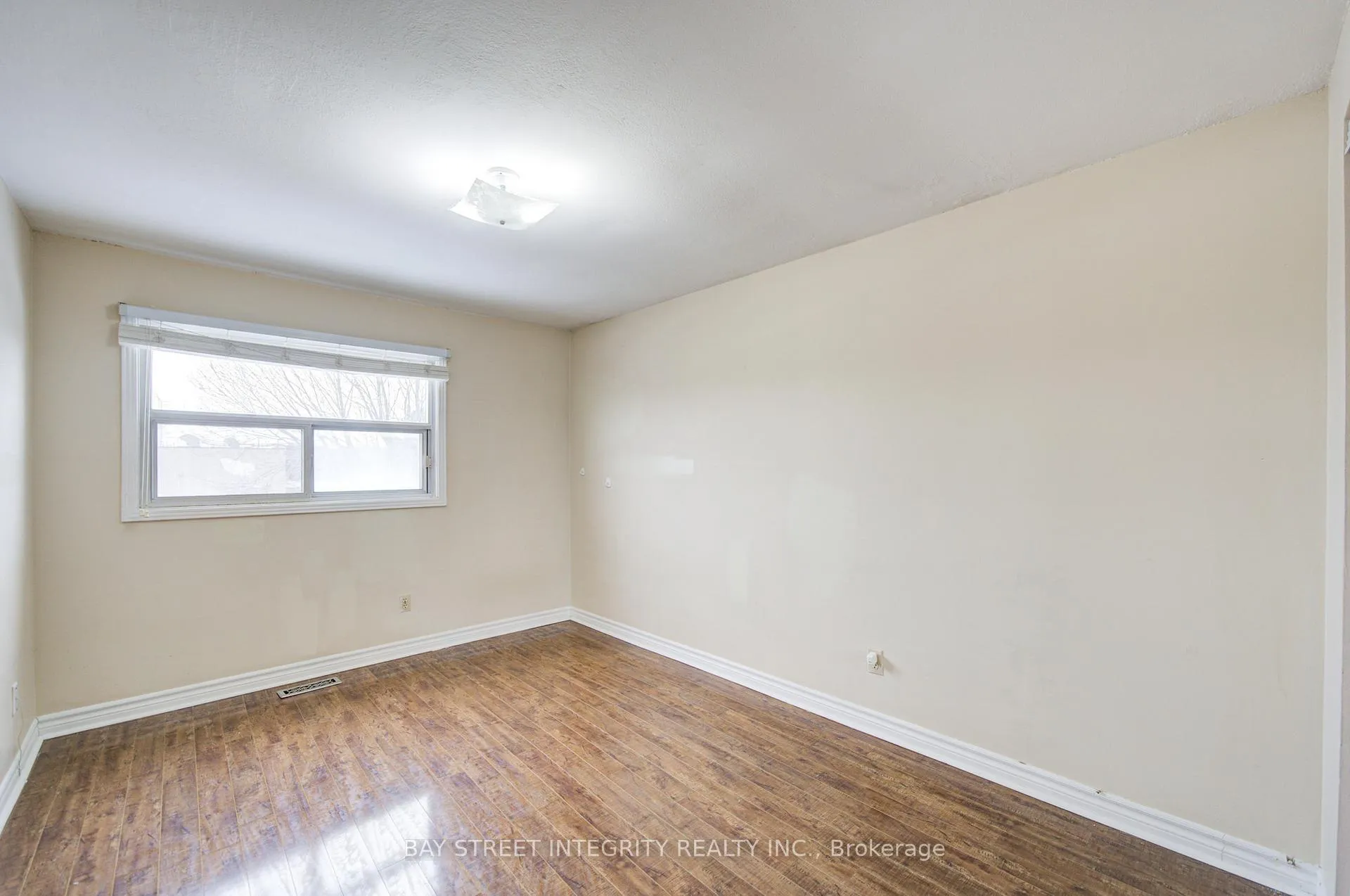 Photo 23 of 107 Autumn Glen Circle, Etobicoke, West Humber-Clairville — HOMEH