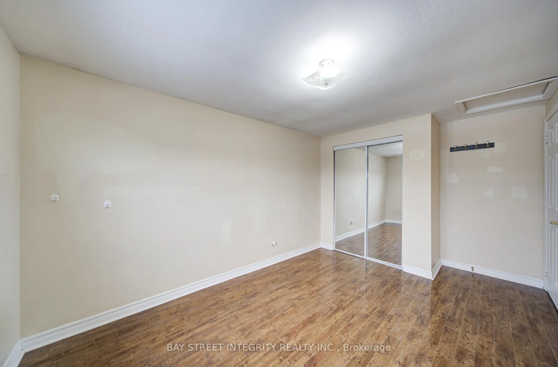 Photo 24 of 107 Autumn Glen Circle, Etobicoke, West Humber-Clairville — HOMEH