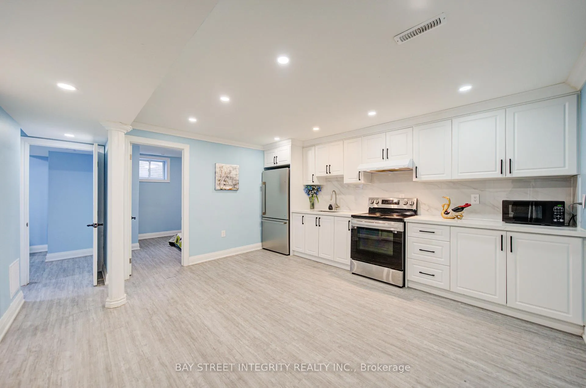 Photo 30 of 107 Autumn Glen Circle, Etobicoke, West Humber-Clairville — HOMEH