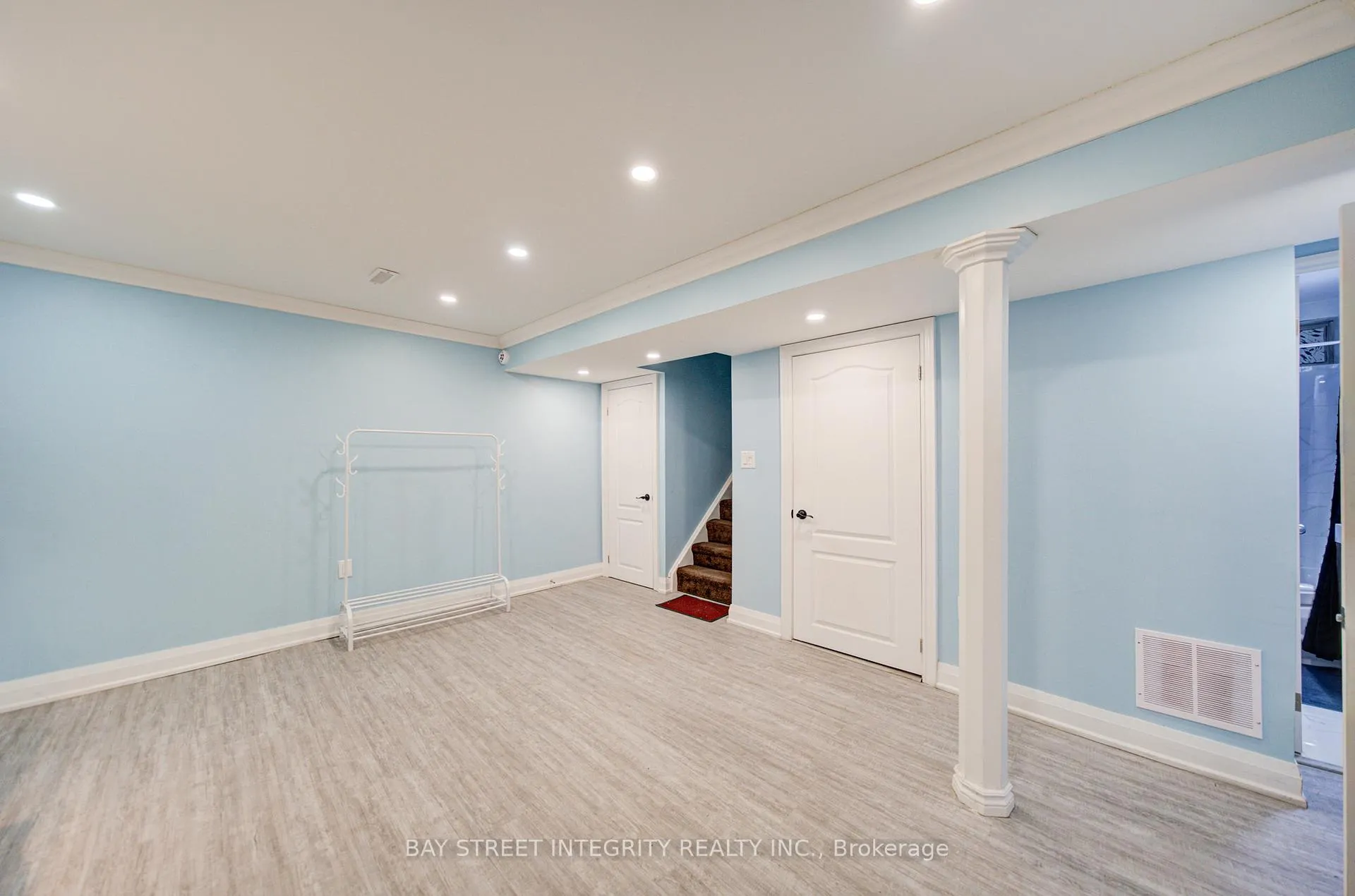 Photo 33 of 107 Autumn Glen Circle, Etobicoke, West Humber-Clairville — HOMEH
