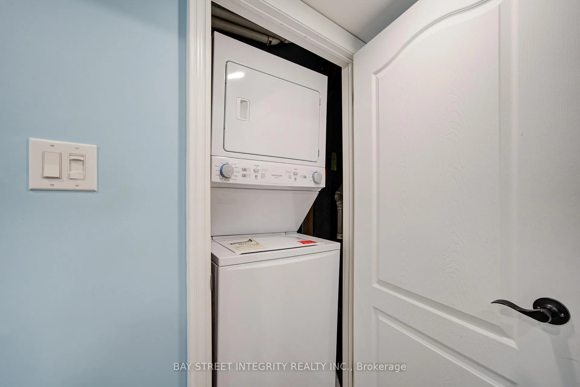 Photo 37 of 107 Autumn Glen Circle, Etobicoke, West Humber-Clairville — HOMEH
