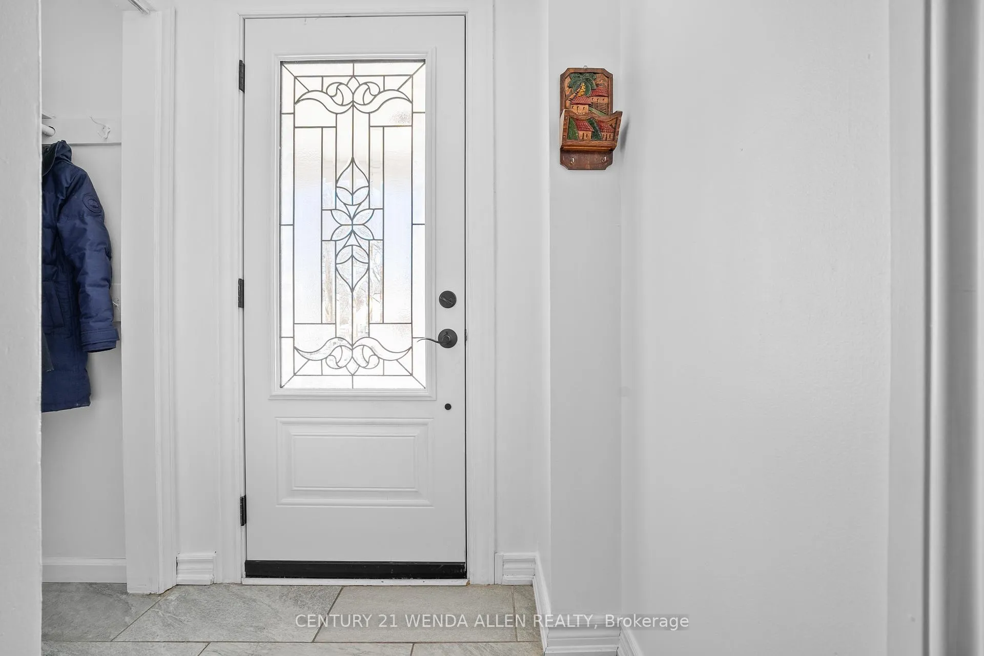 Photo 4 of 403 Fleetwood Drive, Oshawa, Eastdale — HOMEH