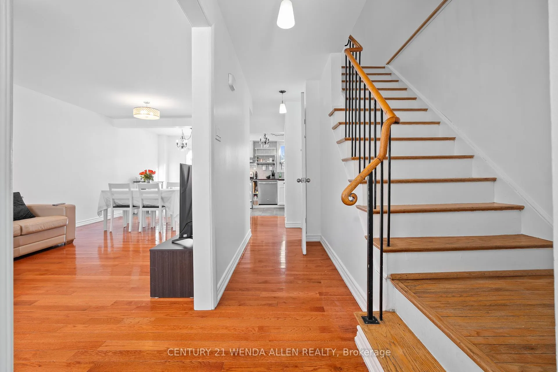 Photo 5 of 403 Fleetwood Drive, Oshawa, Eastdale — HOMEH