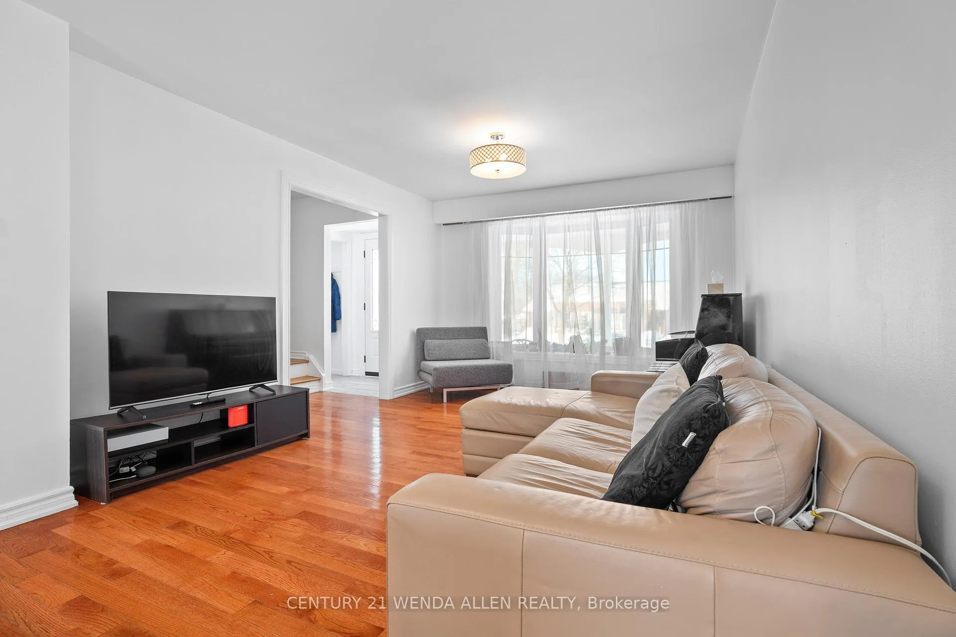 Photo 6 of 403 Fleetwood Drive, Oshawa, Eastdale — HOMEH