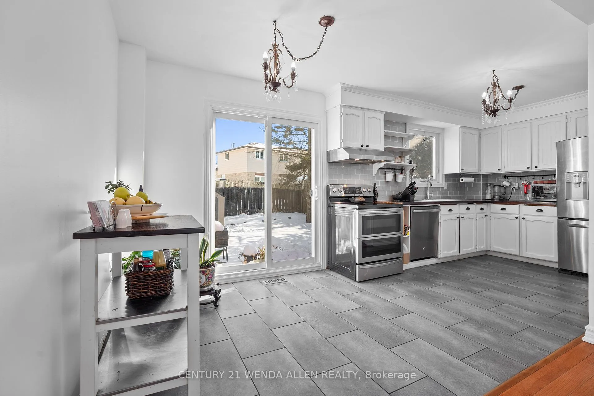 Photo 11 of 403 Fleetwood Drive, Oshawa, Eastdale — HOMEH